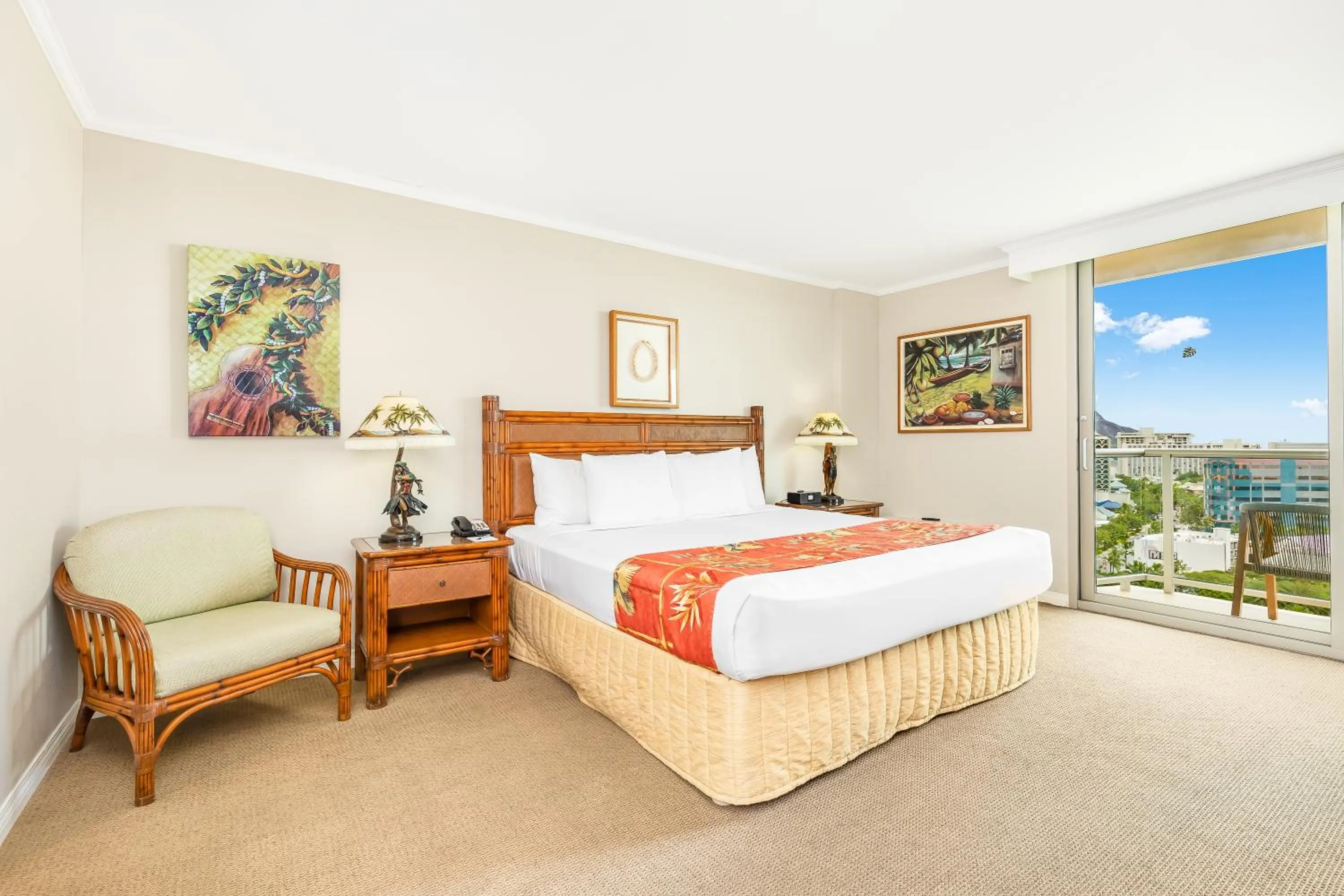 Bedroom, Bed in Luana Waikiki Hotel & Suites