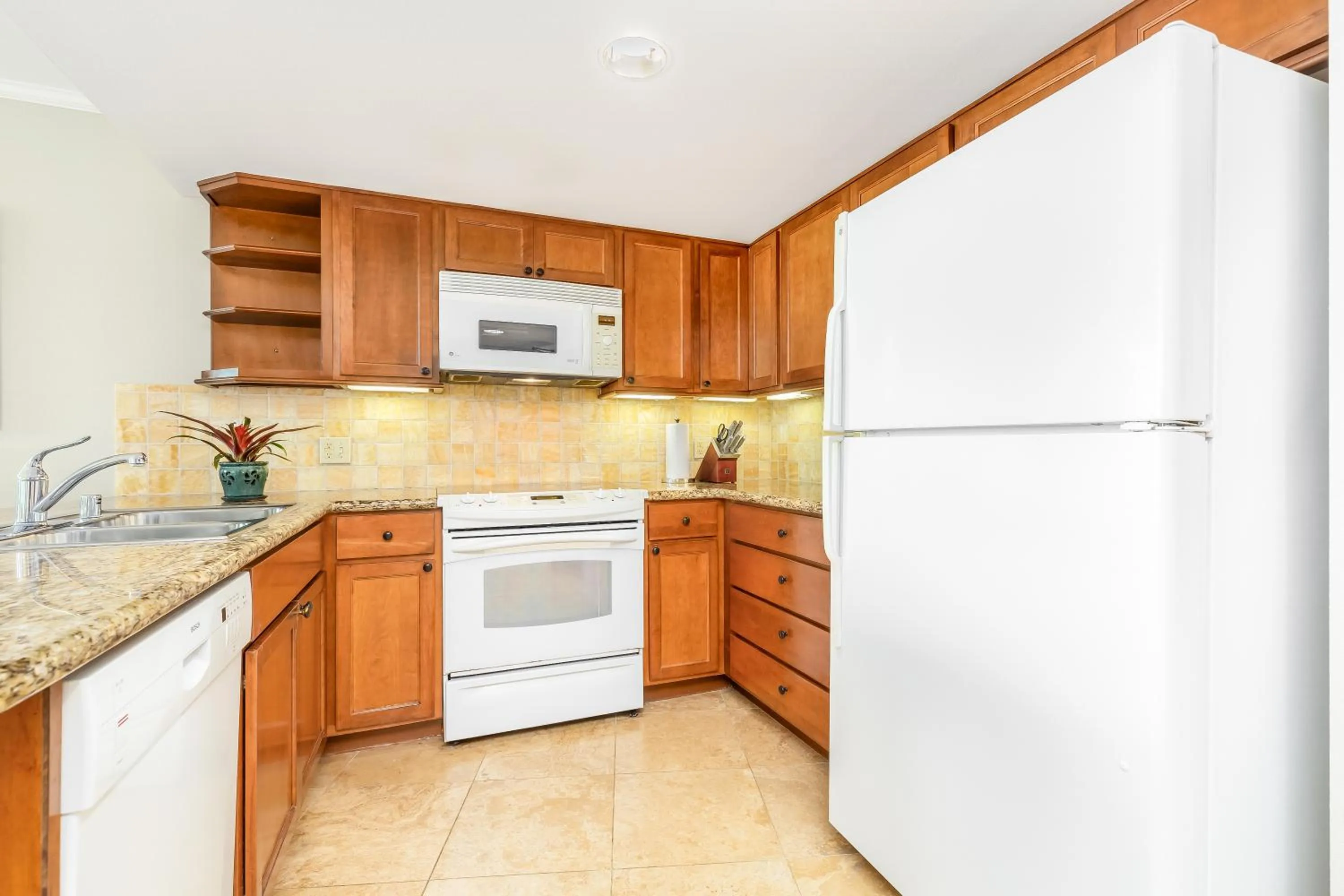 Kitchen or kitchenette in Luana Waikiki Hotel & Suites