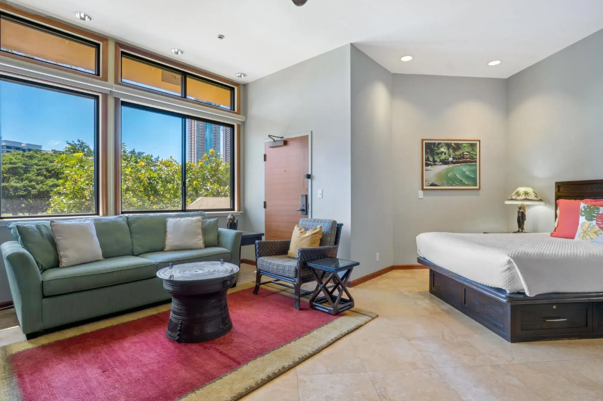 Oversize Park View Studio Parlor Suite with Kitchen in Luana Waikiki Hotel & Suites Oversize Park View Studio Parlor Suite with Kitchen in Luana Waikiki Hotel & Suites