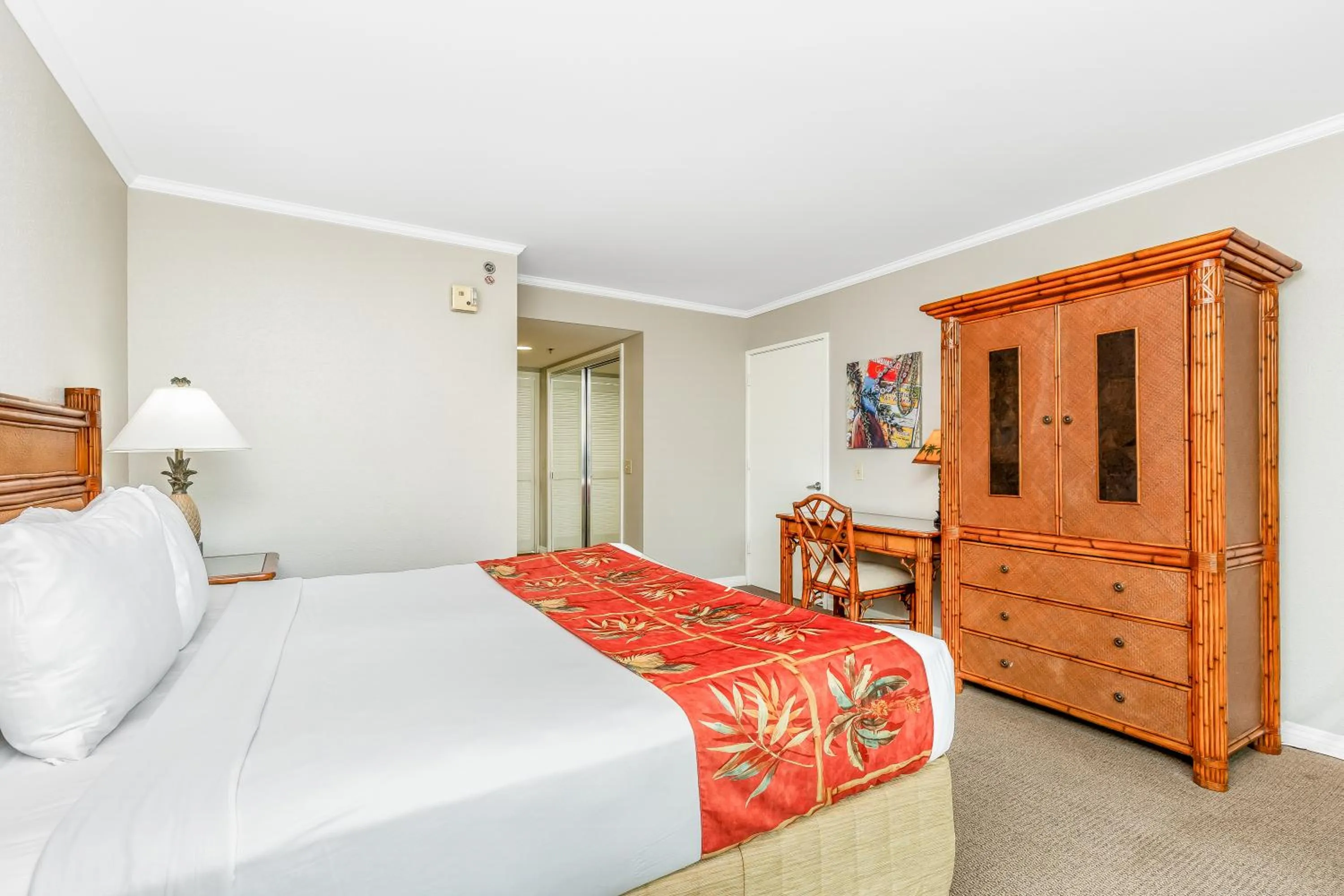 Bedroom, Bed in Luana Waikiki Hotel & Suites