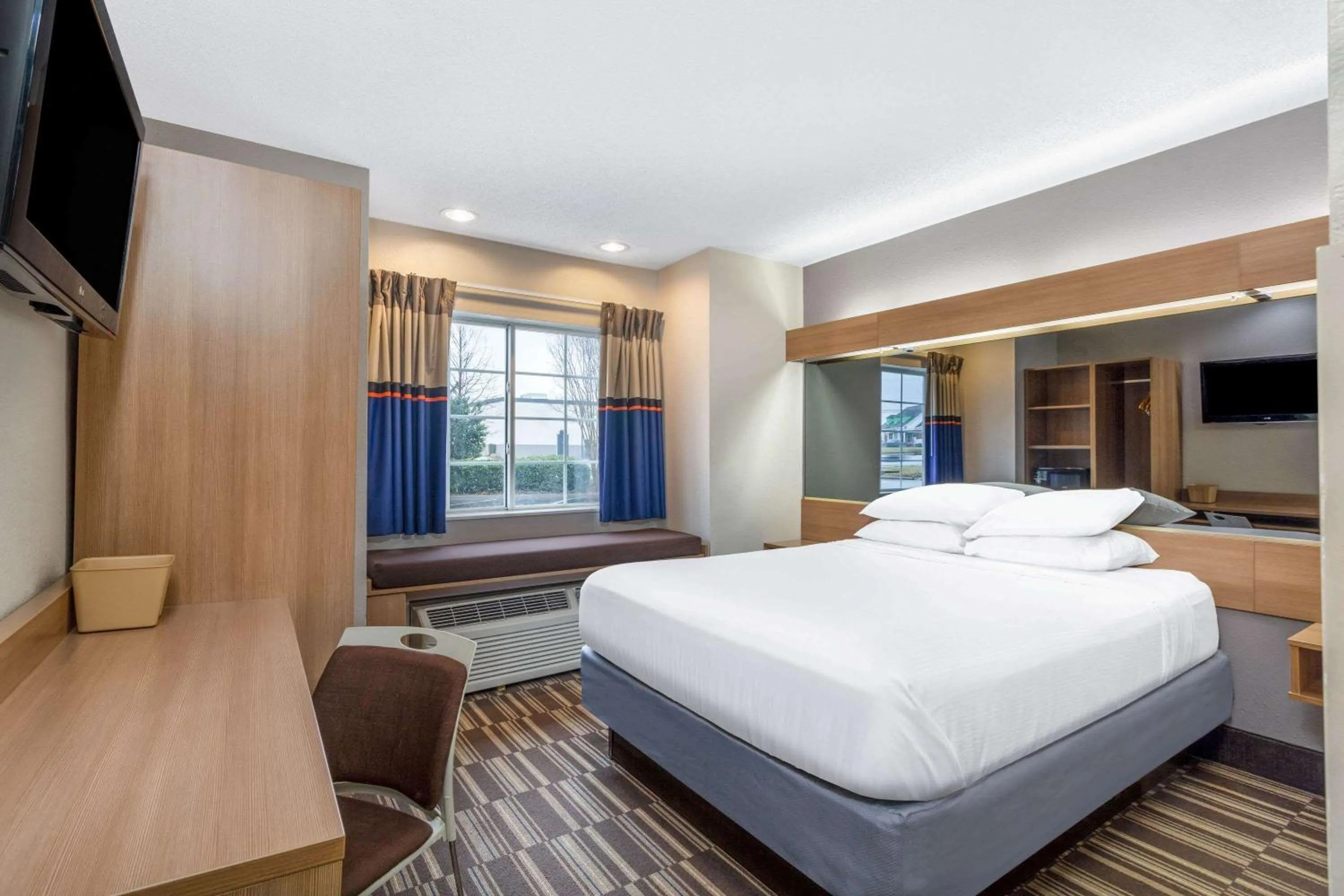 Photo of the whole room, Bed in Microtel Inn & Suites by Wyndham Matthews/Charlotte