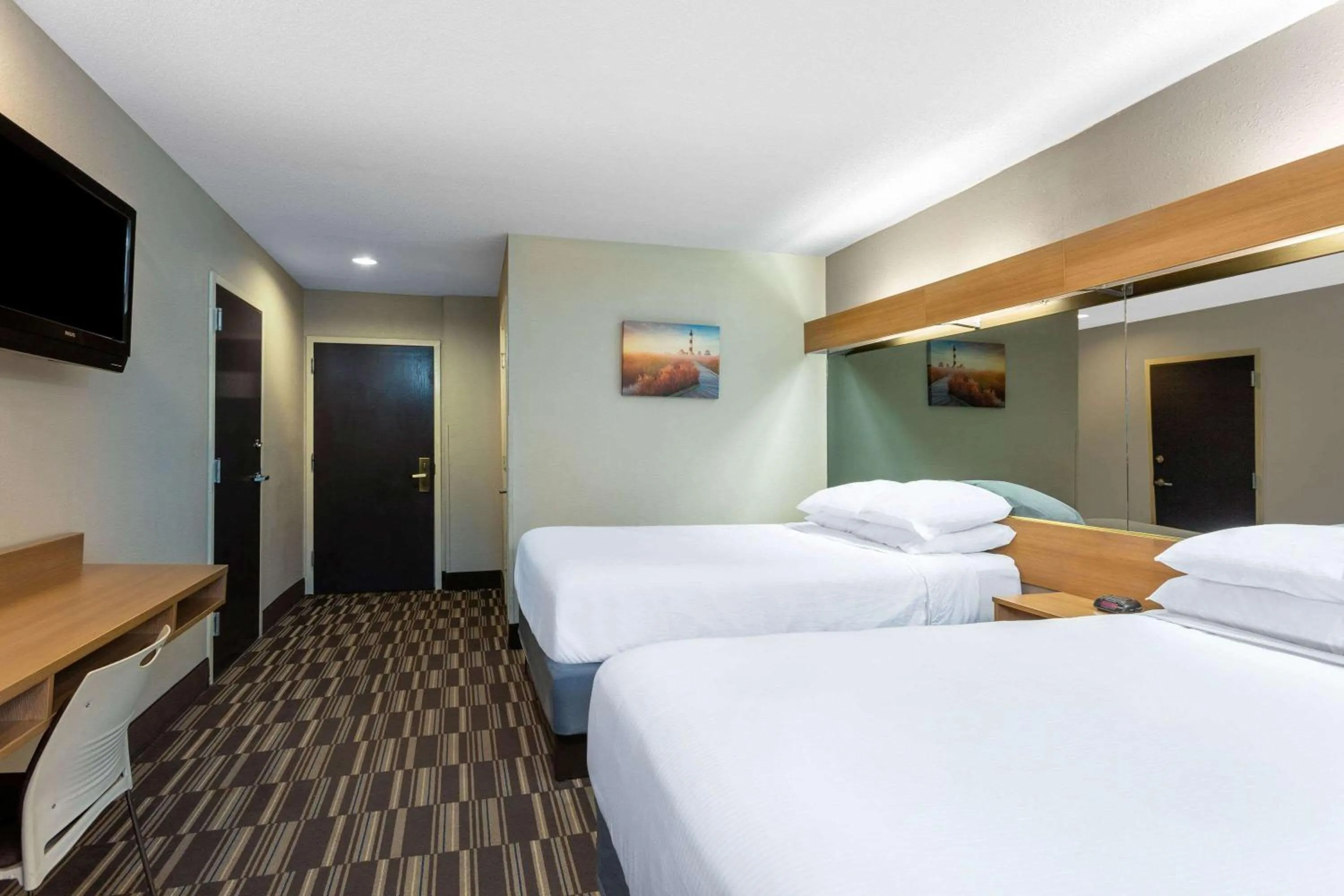 Photo of the whole room, Bed in Microtel Inn & Suites by Wyndham Matthews/Charlotte
