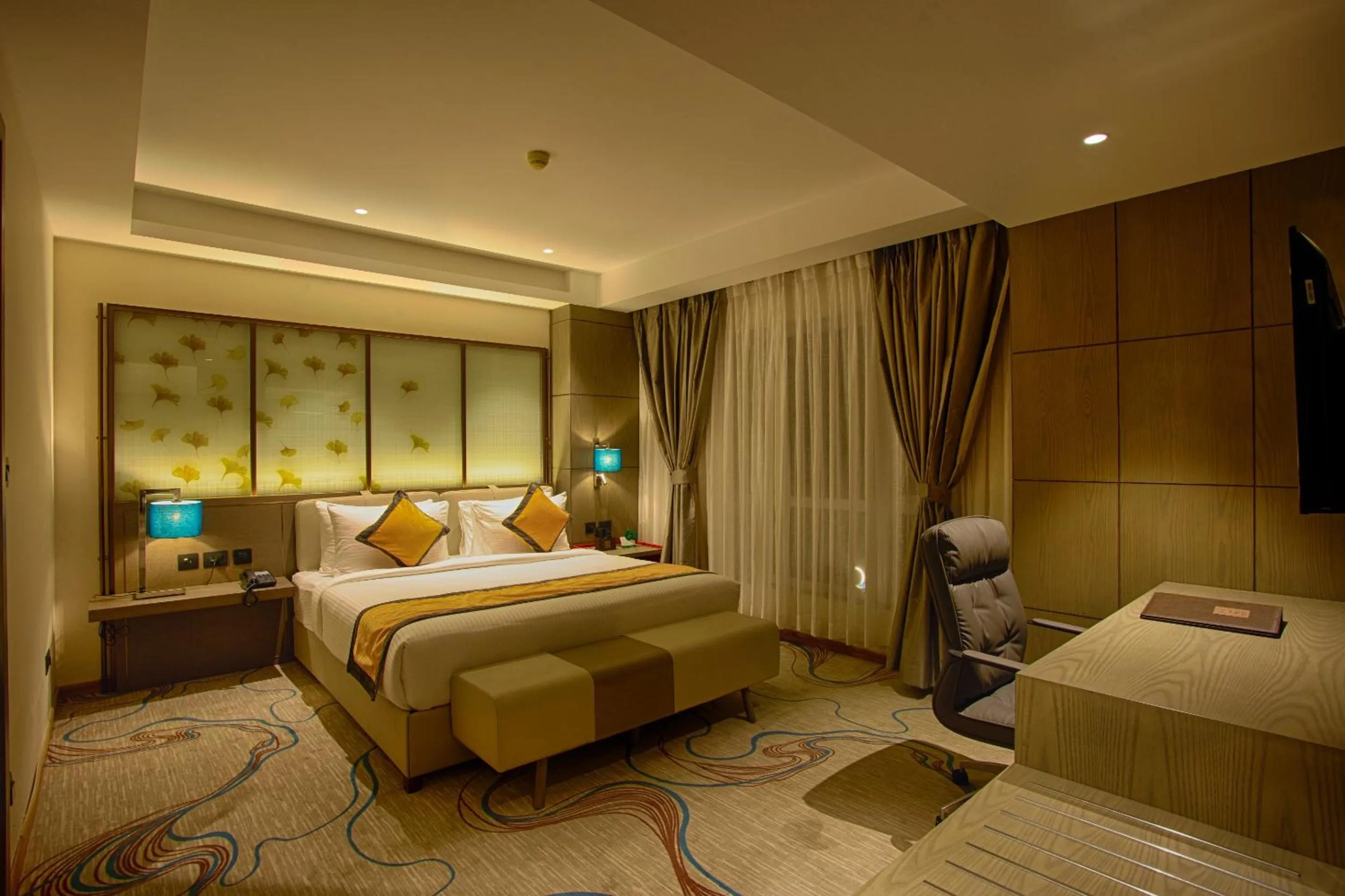 Photo of the whole room, Bed in Sunhill Portico