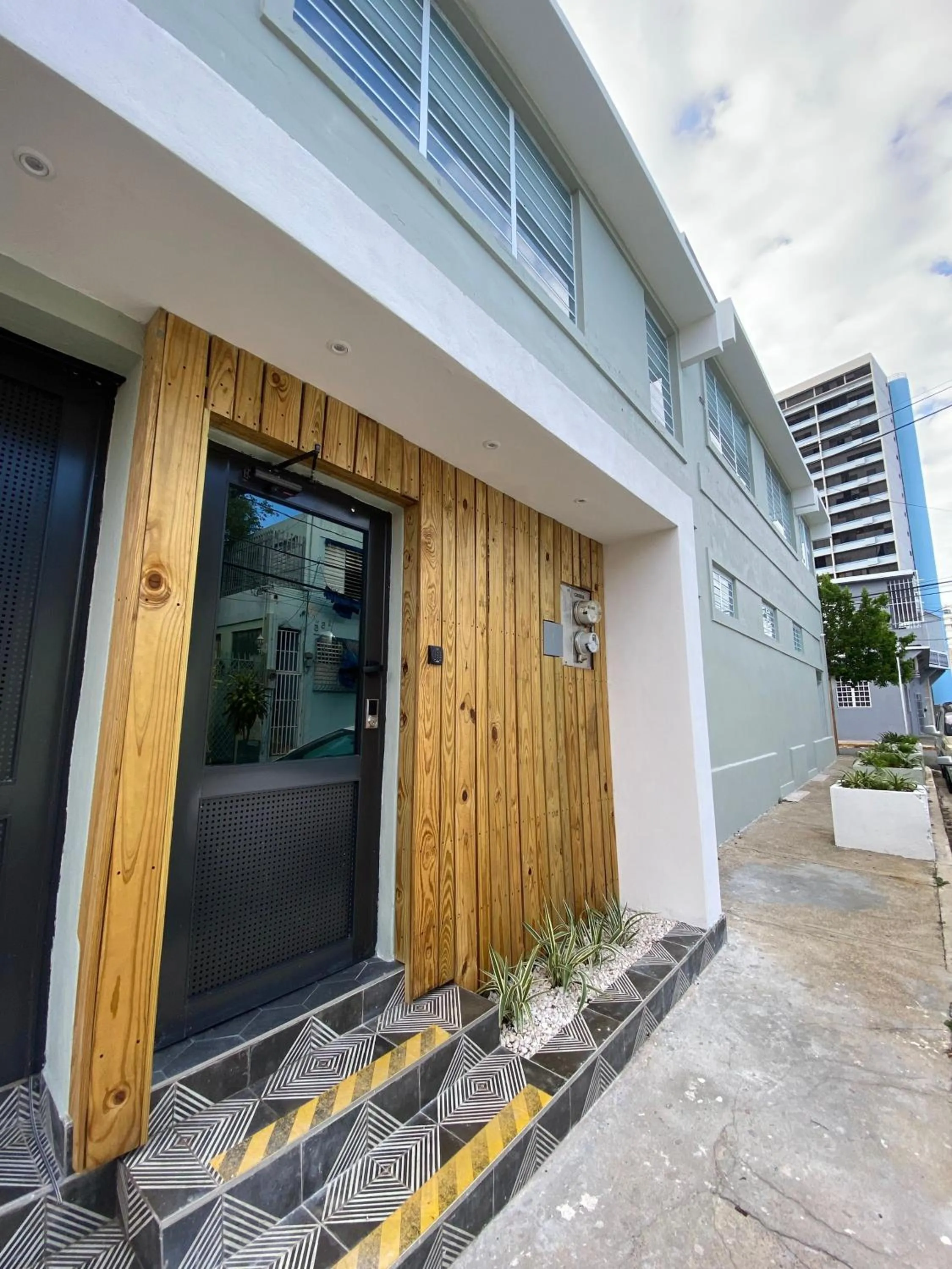 Facade/entrance in La Buena Vida Inn