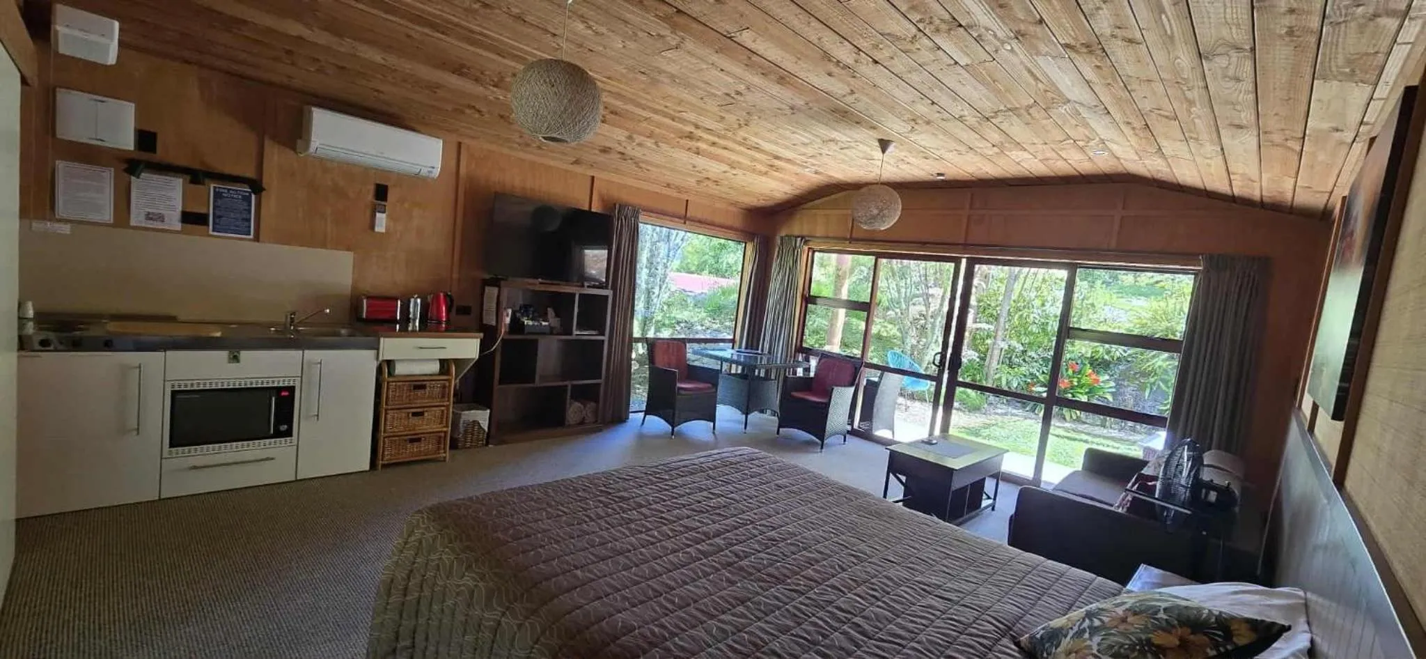 Bed in The Rocks Chalets