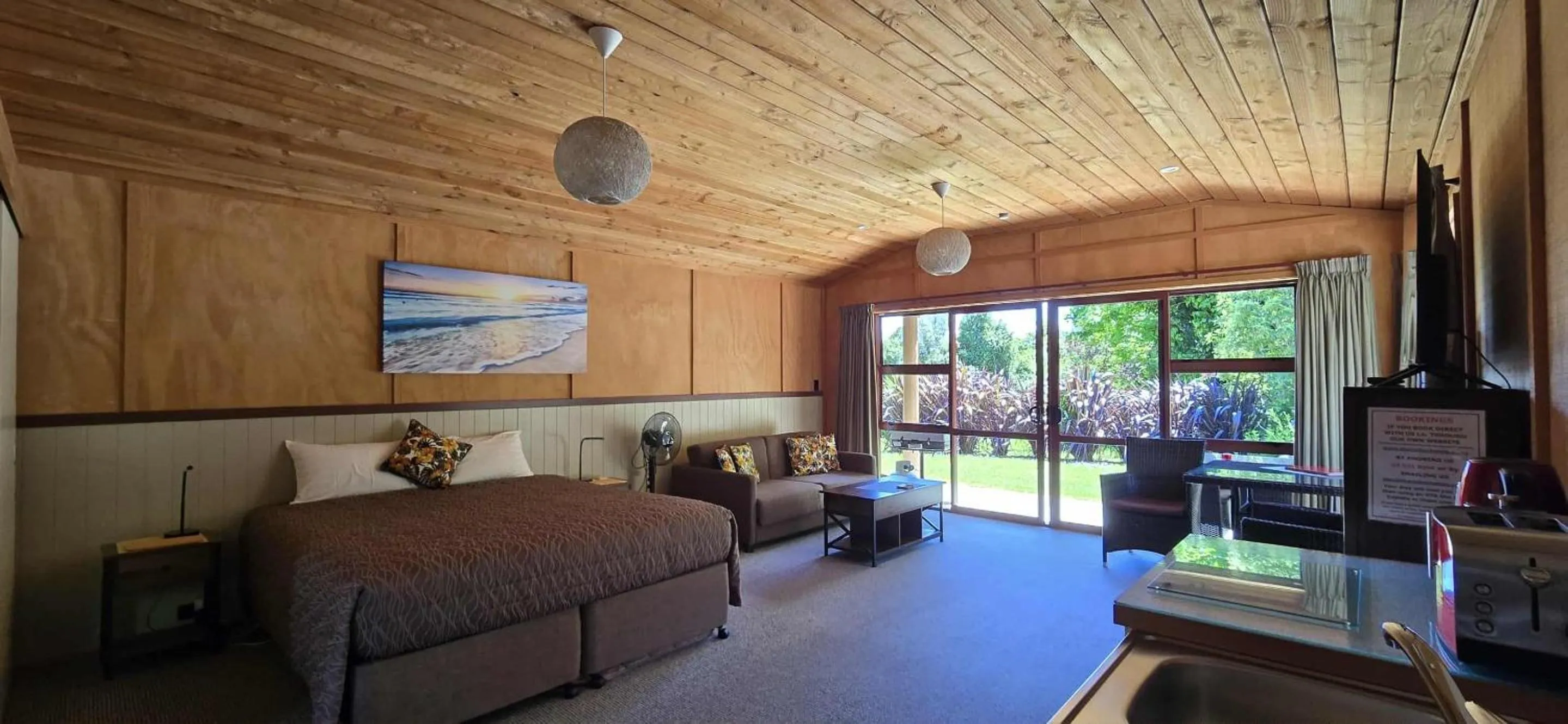 Bed in The Rocks Chalets