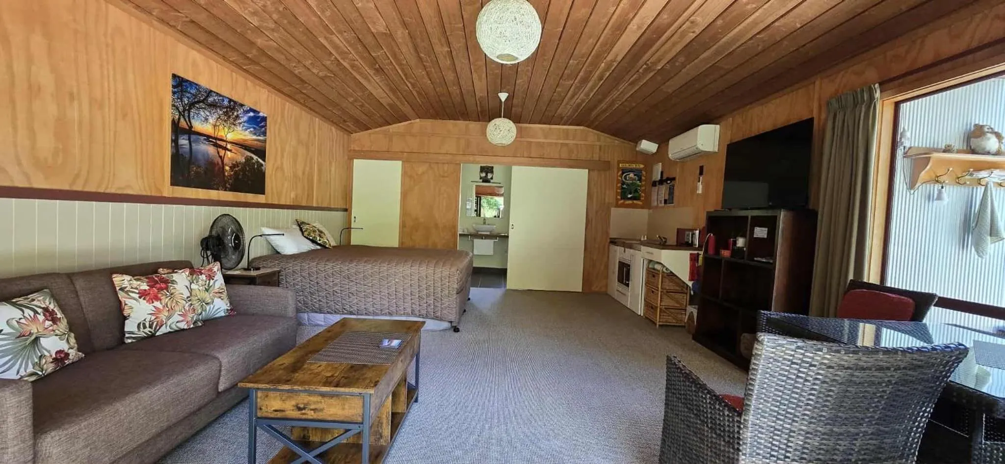 Bed in The Rocks Chalets