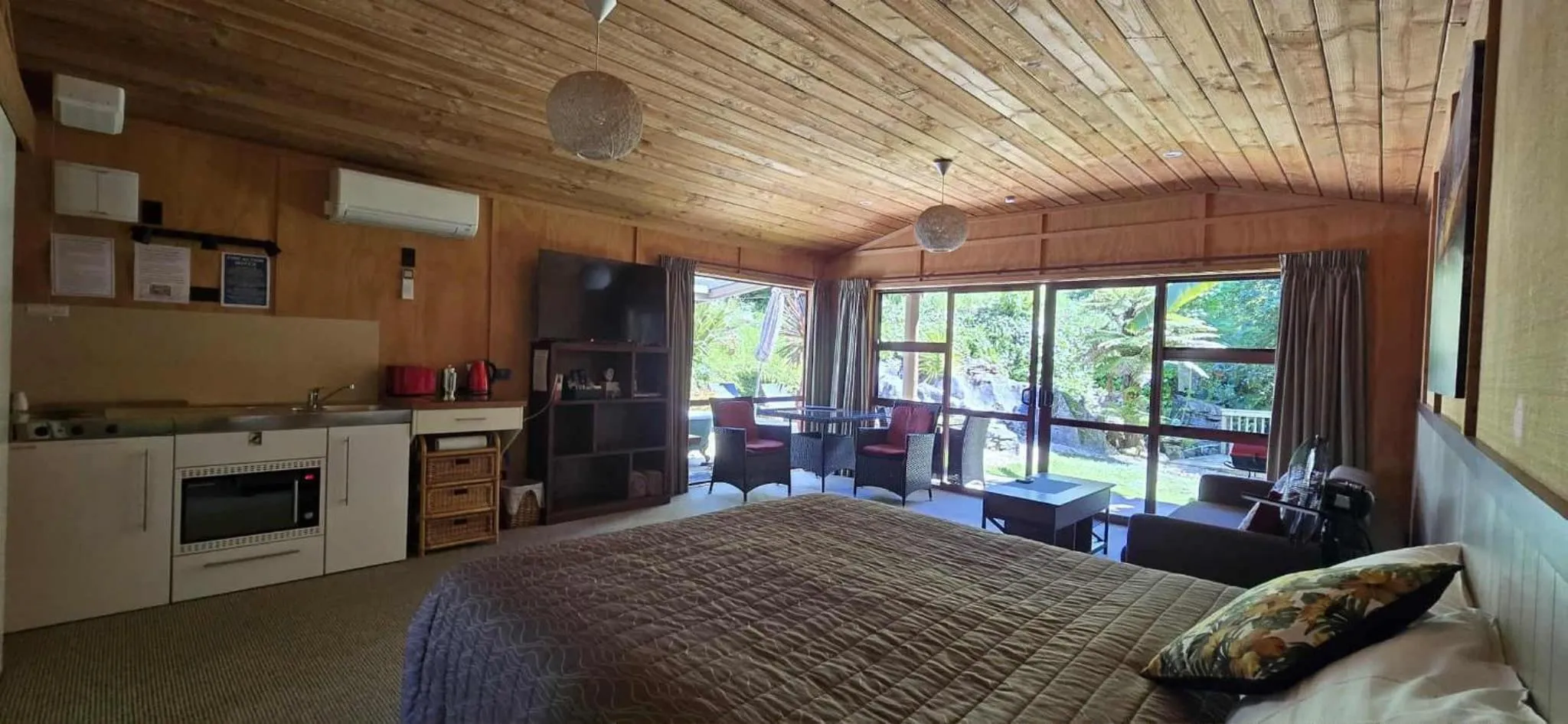 Bed in The Rocks Chalets