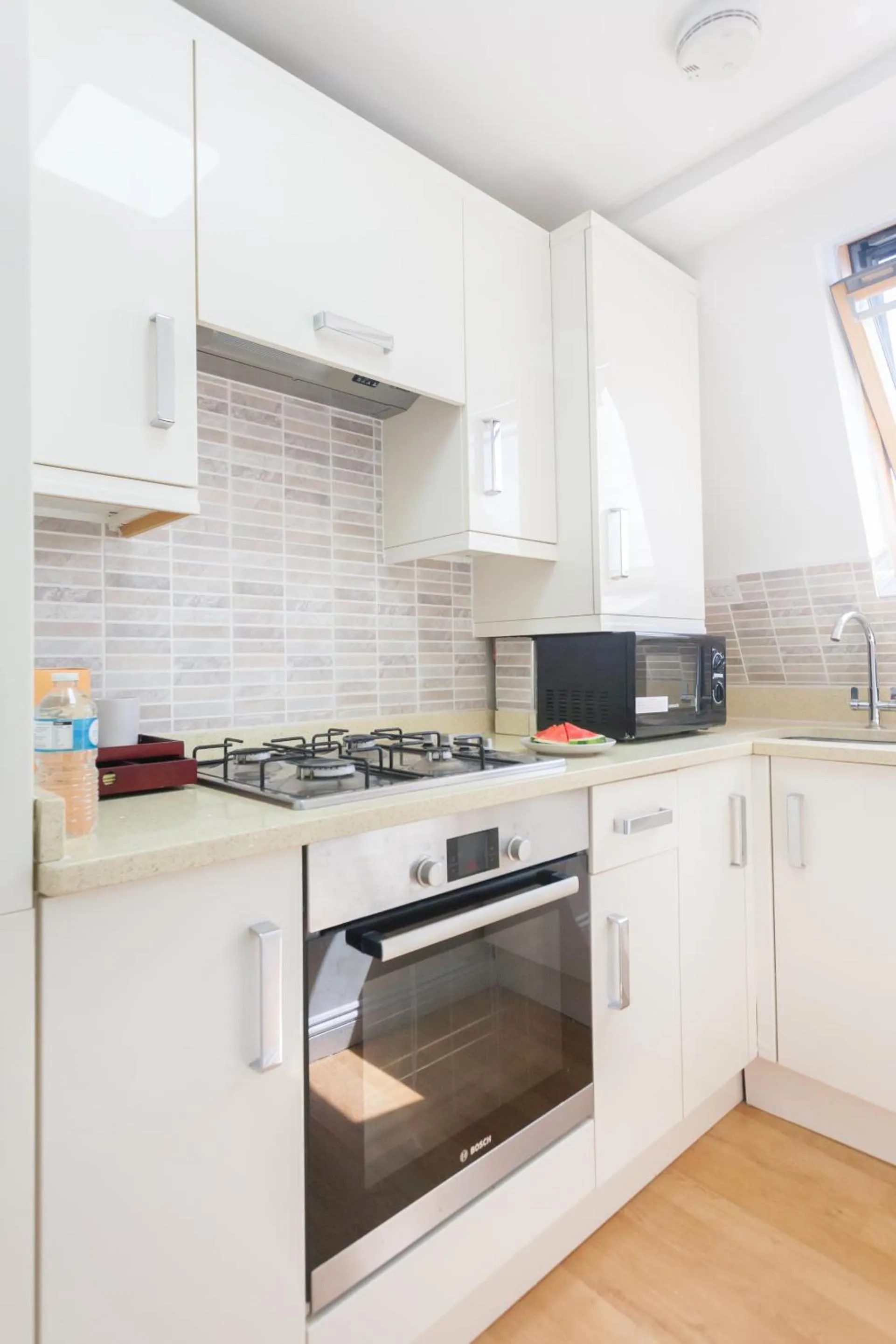 Kitchen or kitchenette in Euston Modern Apartments
