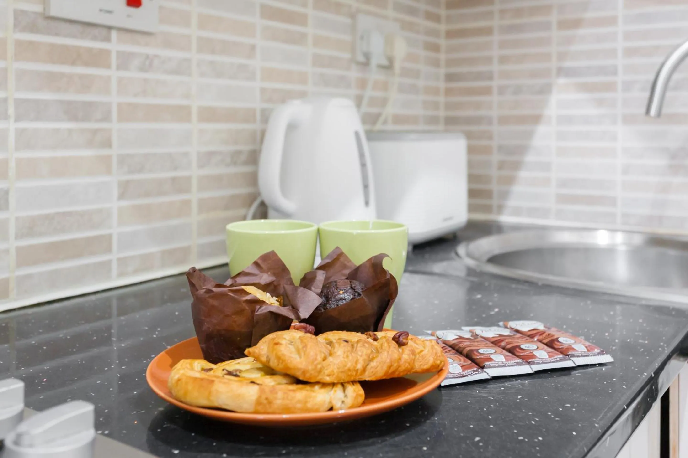 Kitchen or kitchenette in Euston Modern Apartments