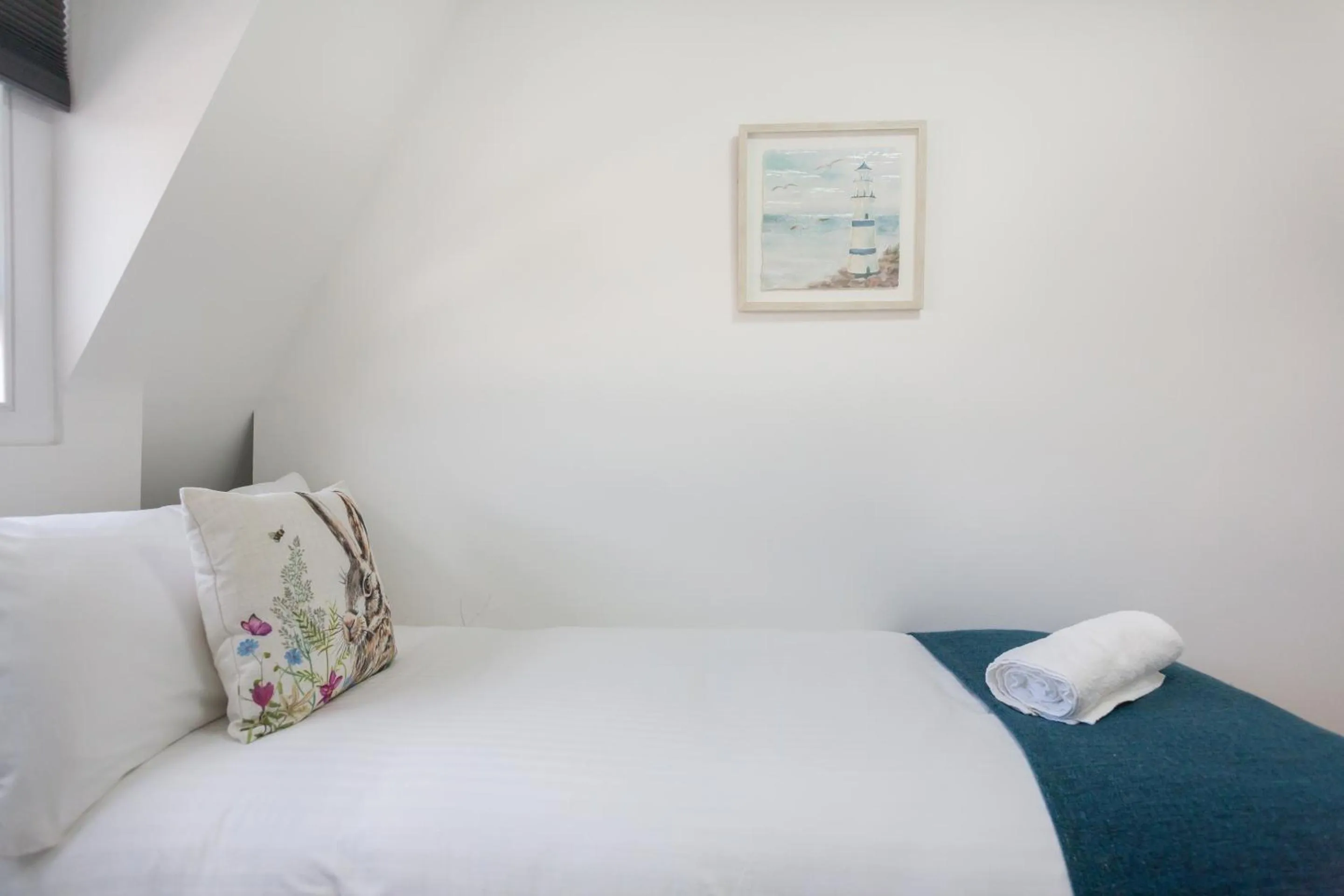 Bedroom, Bed in Euston Modern Apartments