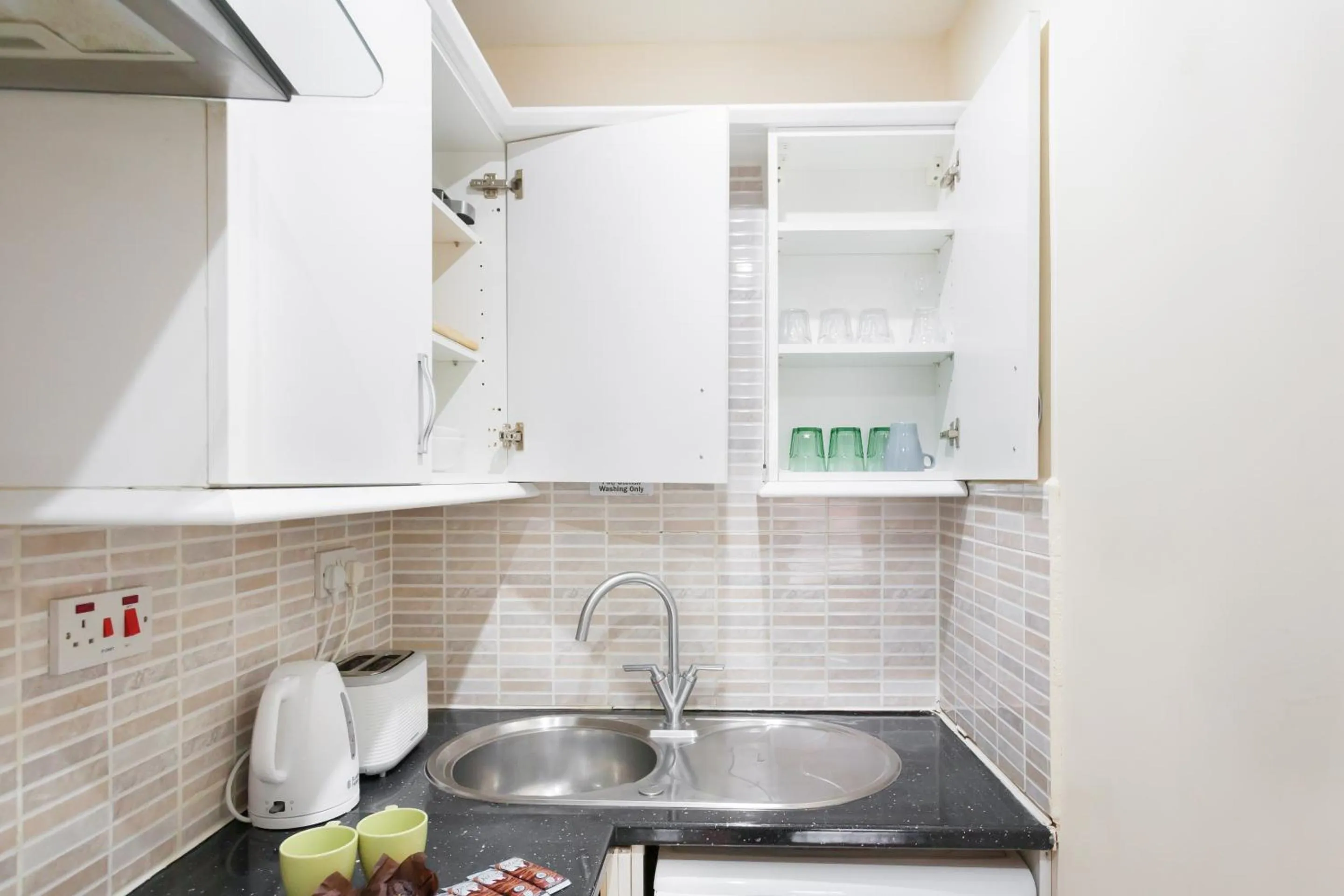 Kitchen or kitchenette in Euston Modern Apartments