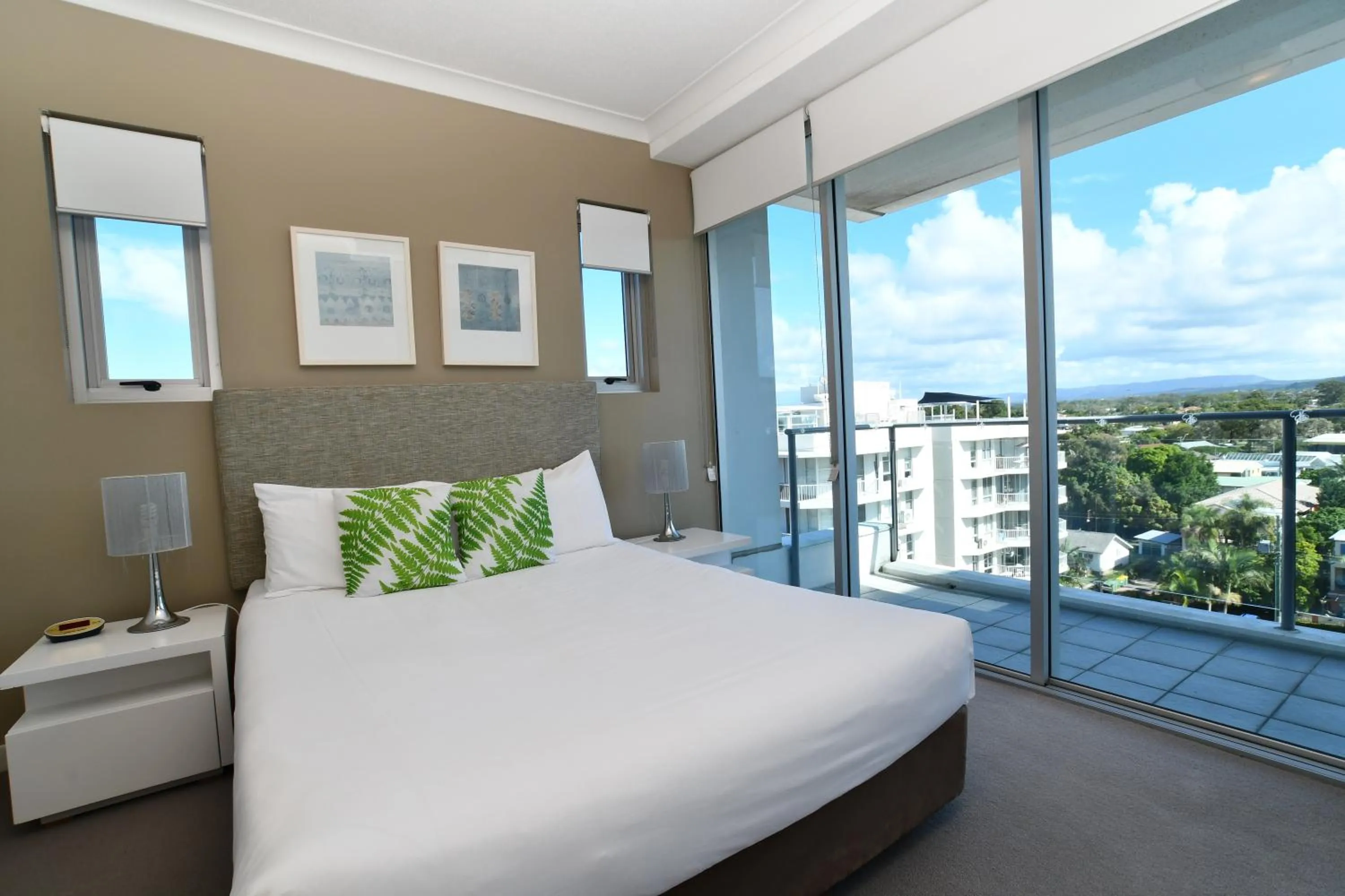 Photo of the whole room, Bed in Silvershore Apartments on the Broadwater