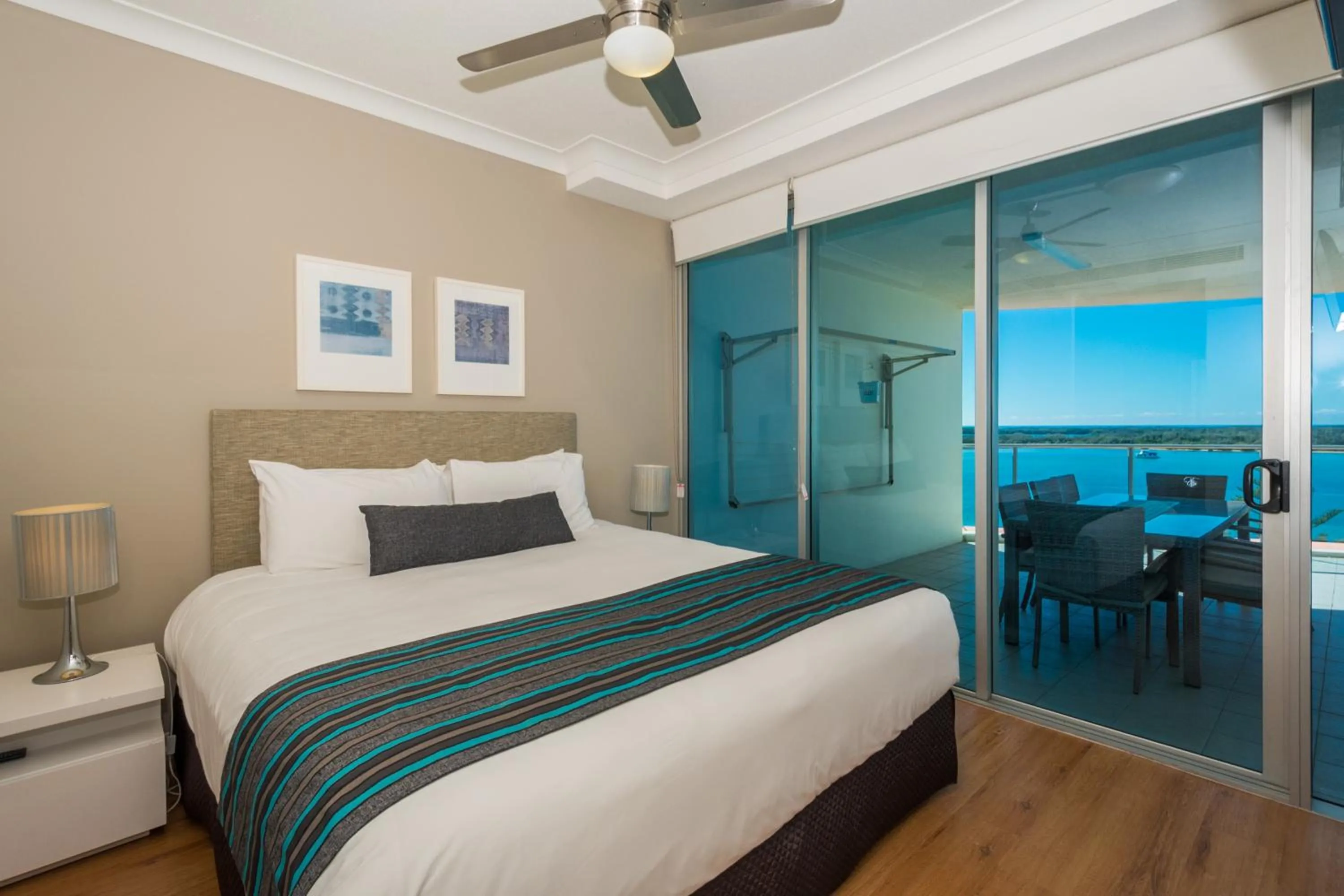 Bedroom, Bed in Silvershore Apartments on the Broadwater