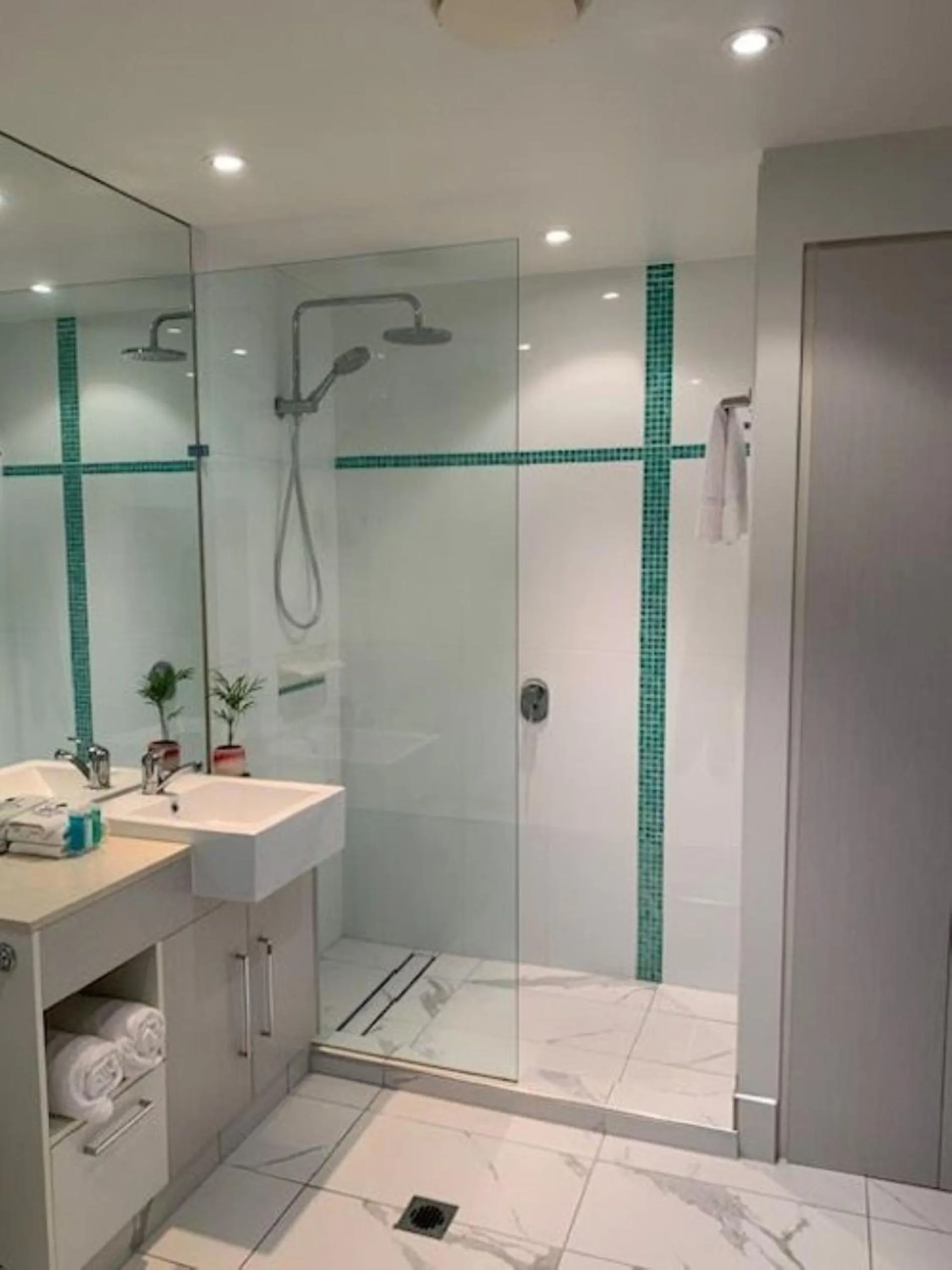 Bathroom in Silvershore Apartments on the Broadwater