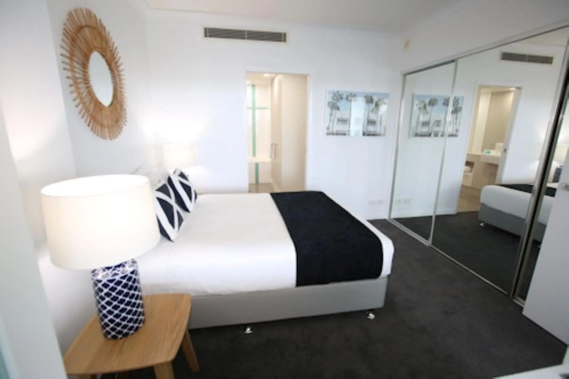 Bedroom, Bed in Silvershore Apartments on the Broadwater