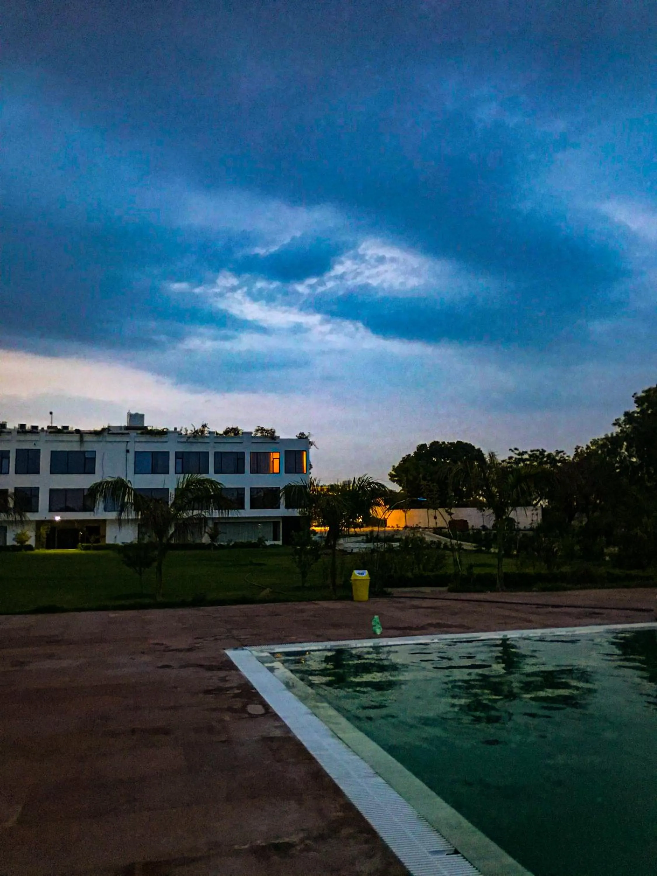 Swimming pool in Gautam Hotels & Resorts