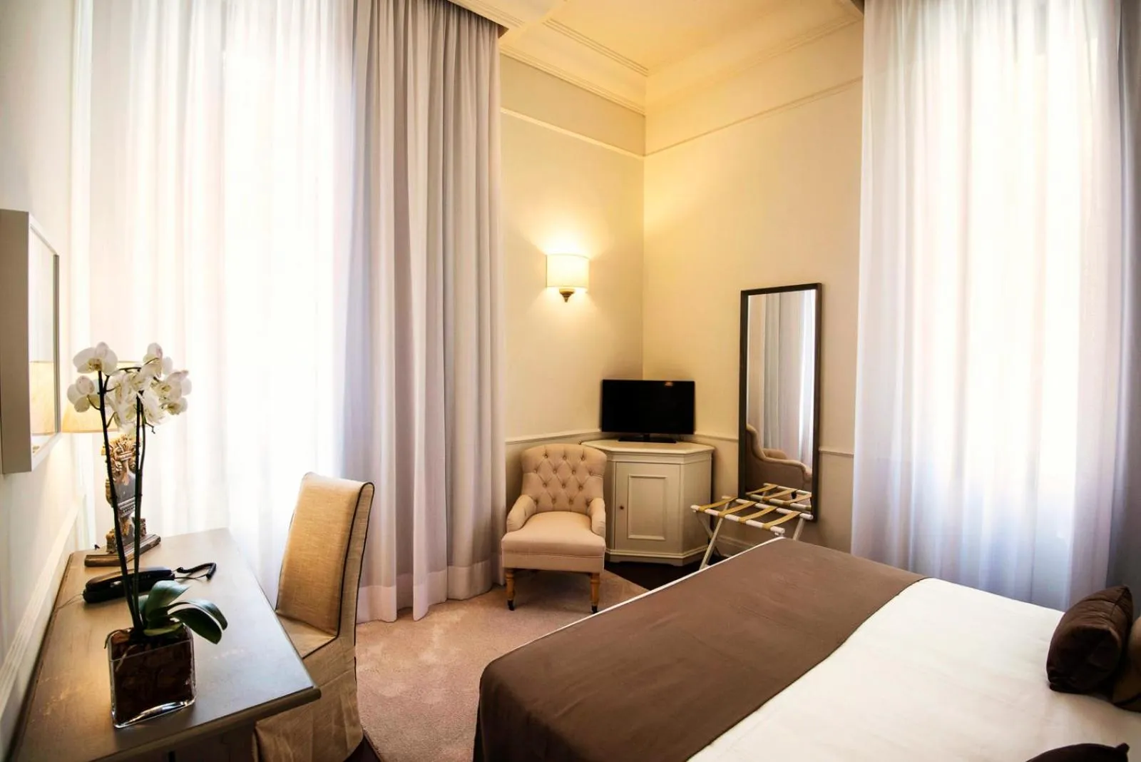 Photo of the whole room, Bed in Palazzo Lorenzo Hotel Boutique & Spa