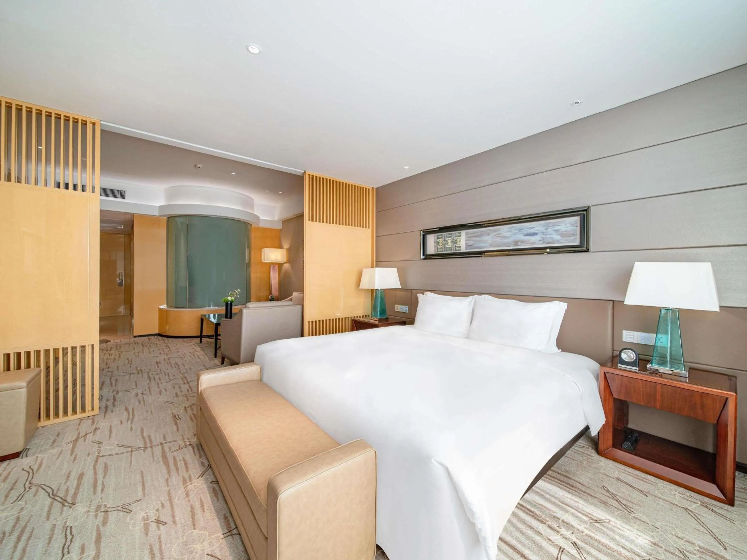 Bedroom, Bed in Swissôtel Guangzhou