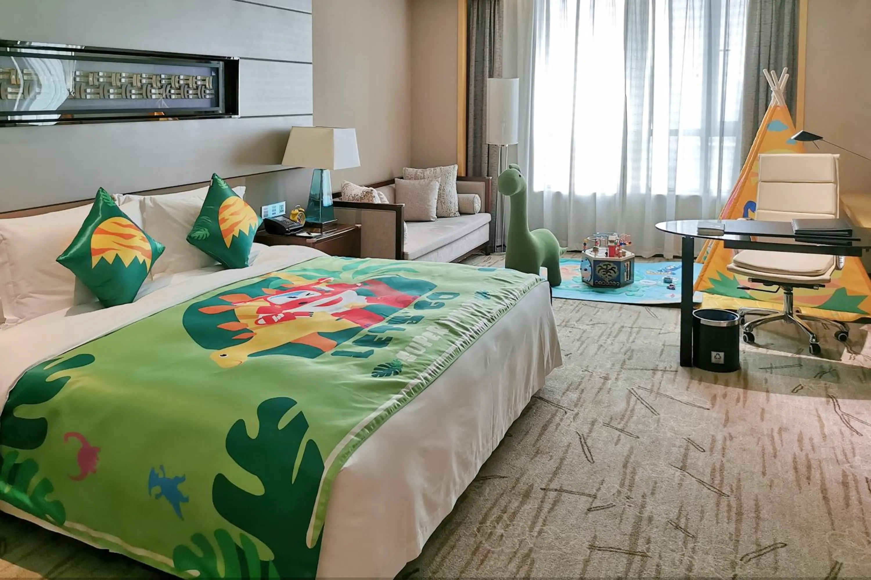 Bed in Swissôtel Guangzhou