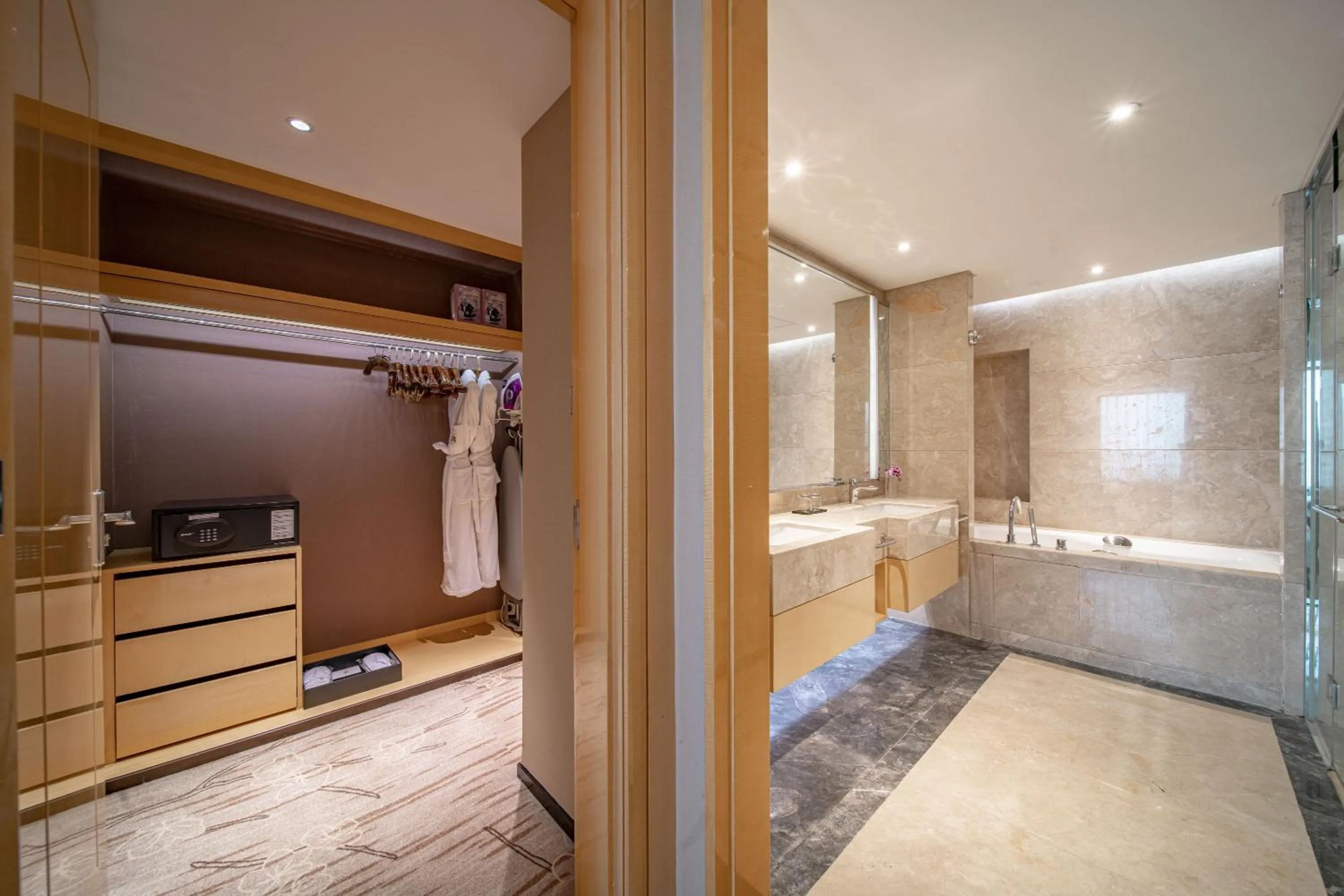 Bathroom in Swissôtel Guangzhou