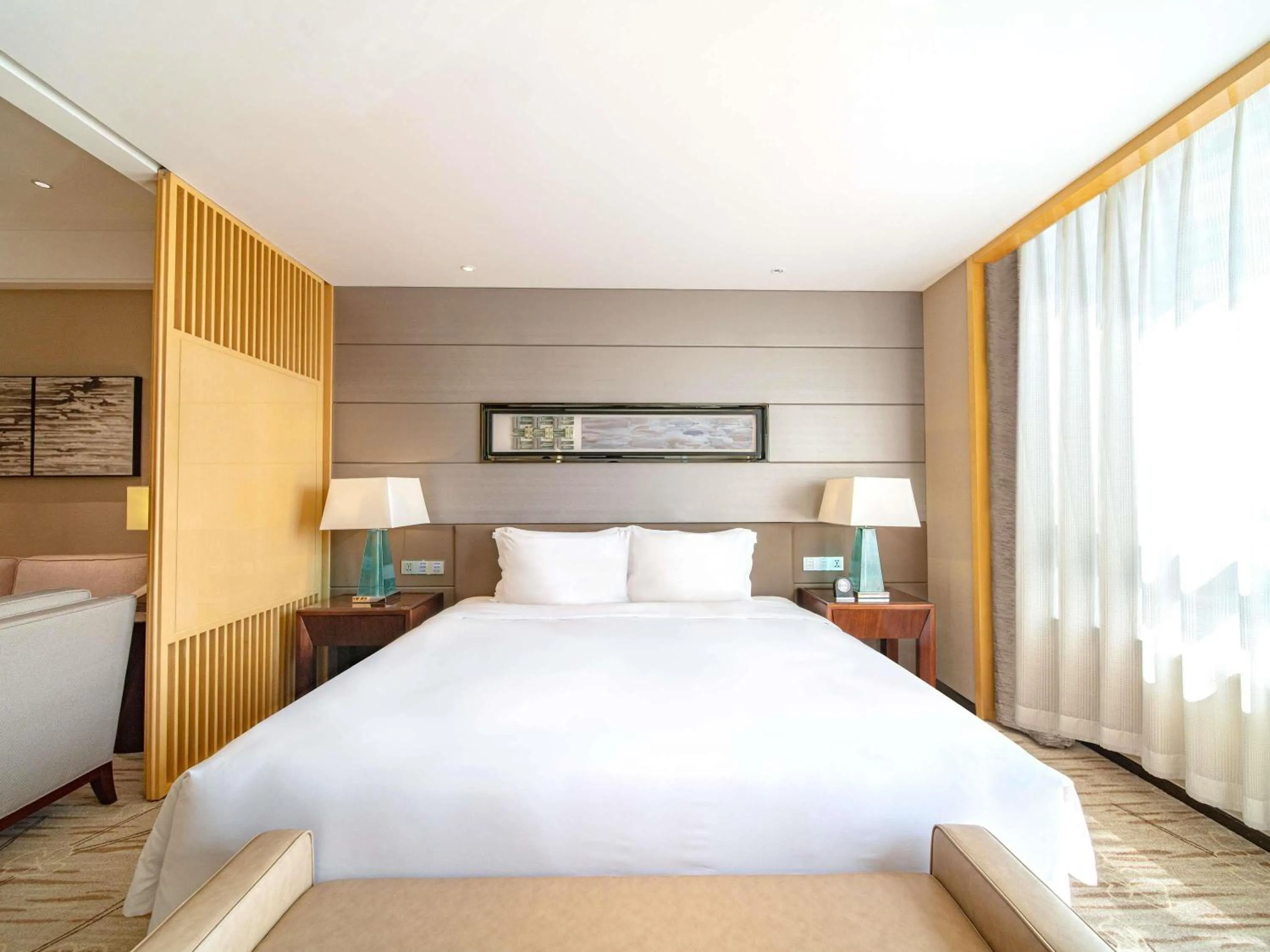 Bedroom, Bed in Swissôtel Guangzhou