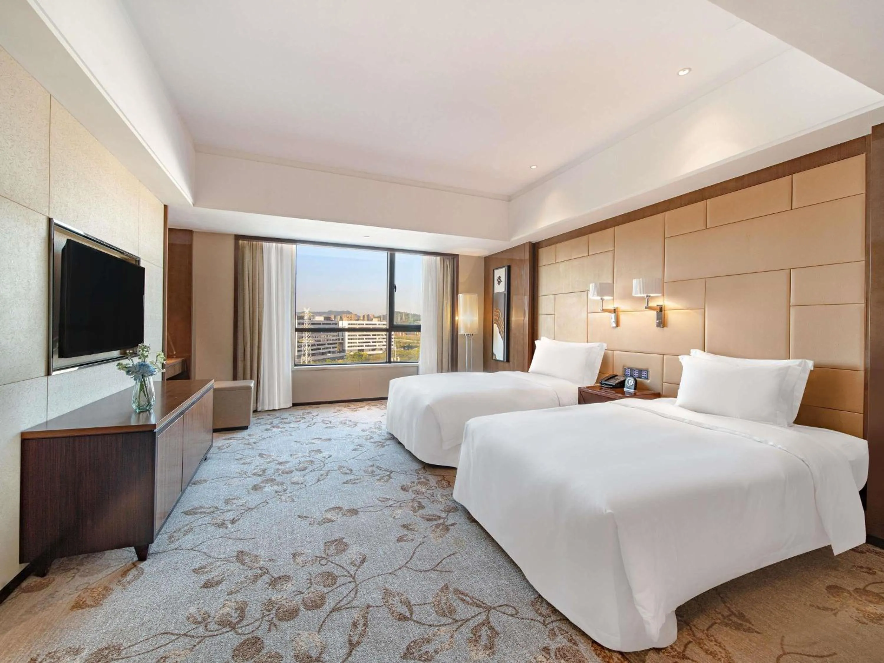 Bedroom, Bed in Swissôtel Guangzhou