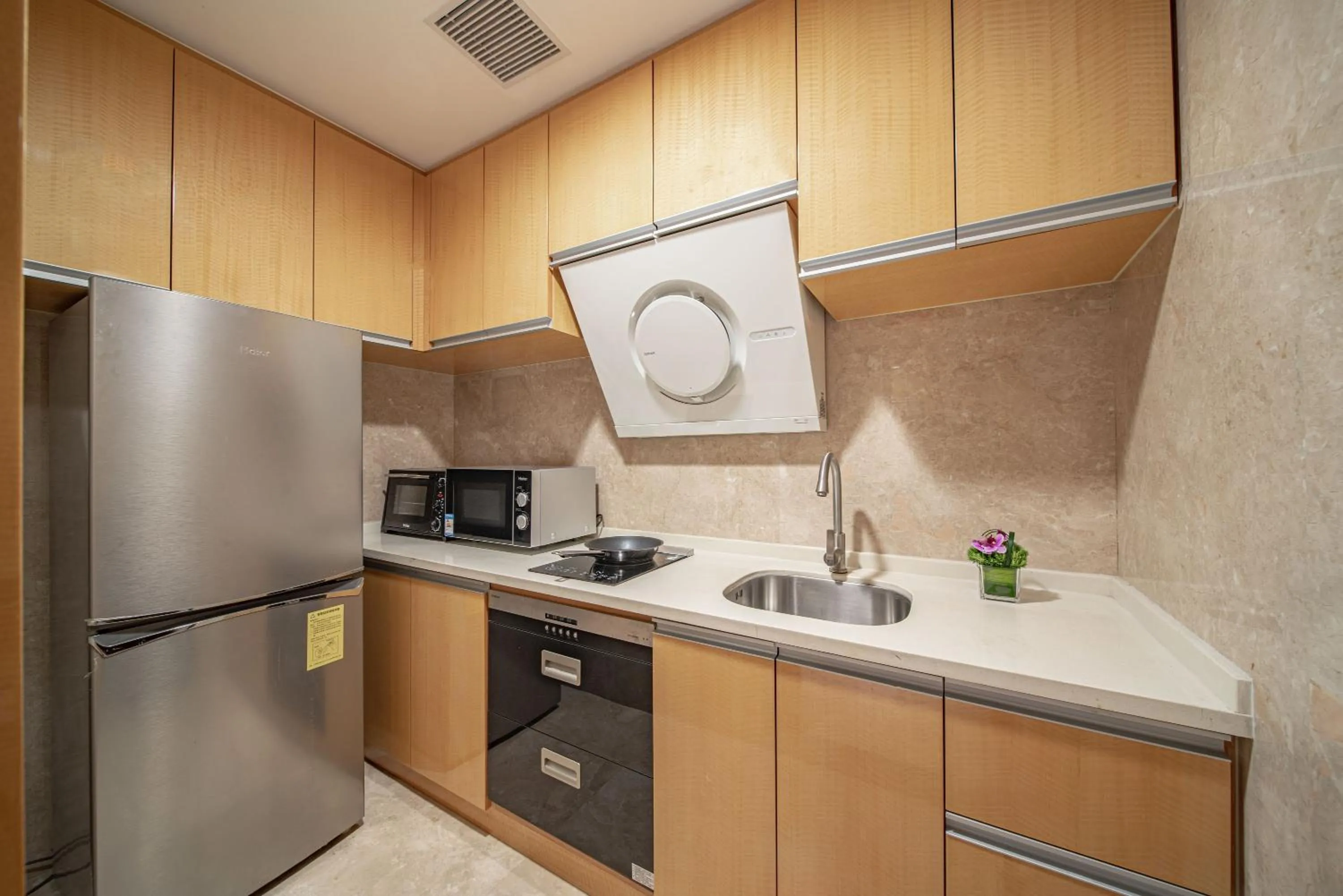 Kitchen or kitchenette in Swissôtel Guangzhou