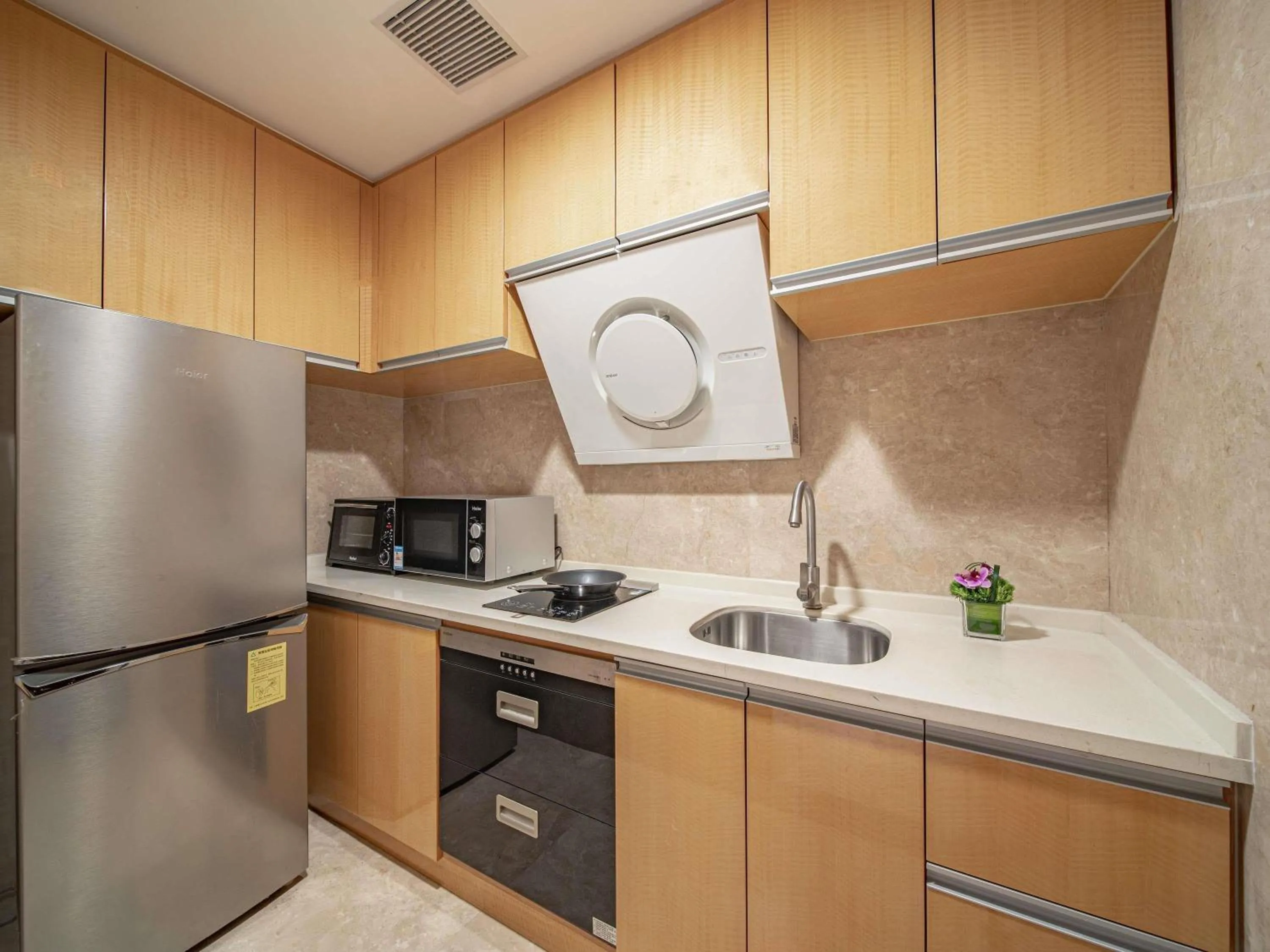 Bedroom in Swissôtel Guangzhou