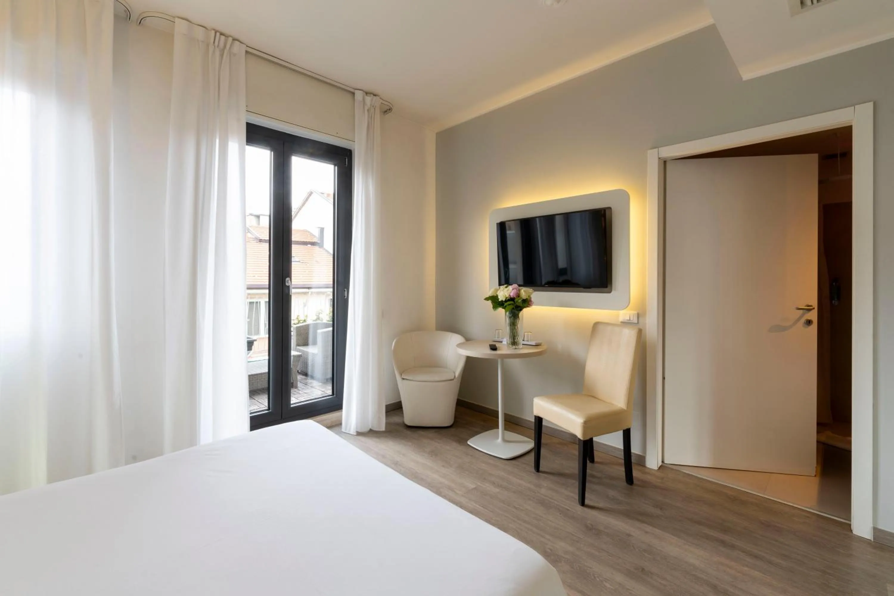 TV and multimedia, Bed in Kleos Hotel Milano Città Studi by Kleos Group Collection