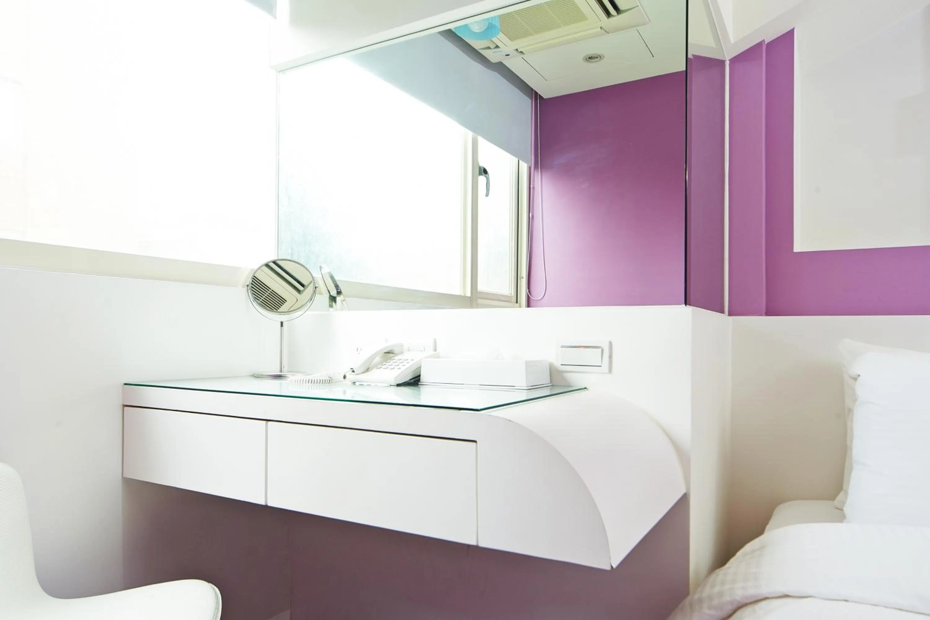 Seating area, Bed in Forever Inn