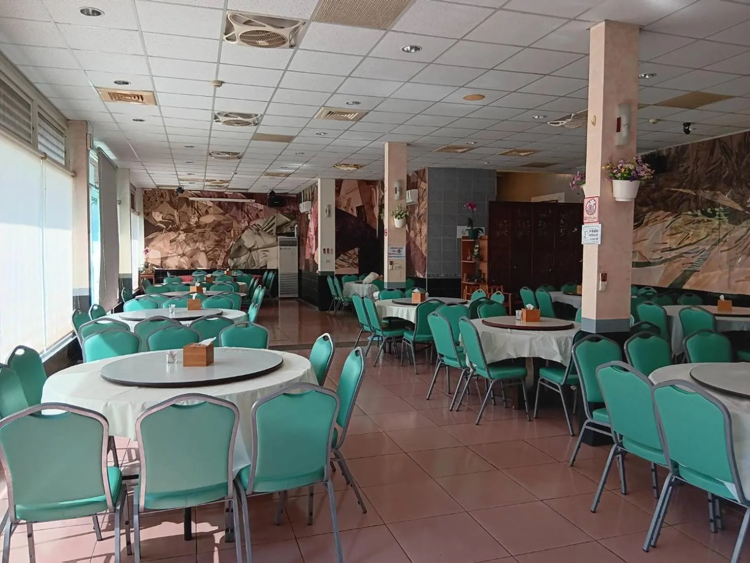 Restaurant/places to eat in Zen and Pine Resort