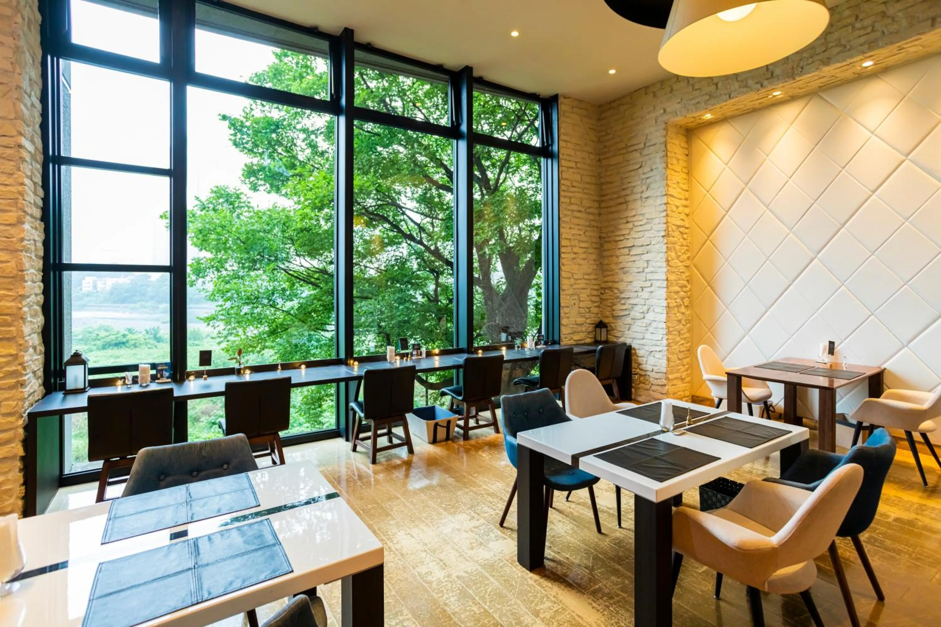 Restaurant/places to eat in Hotel Sanderson