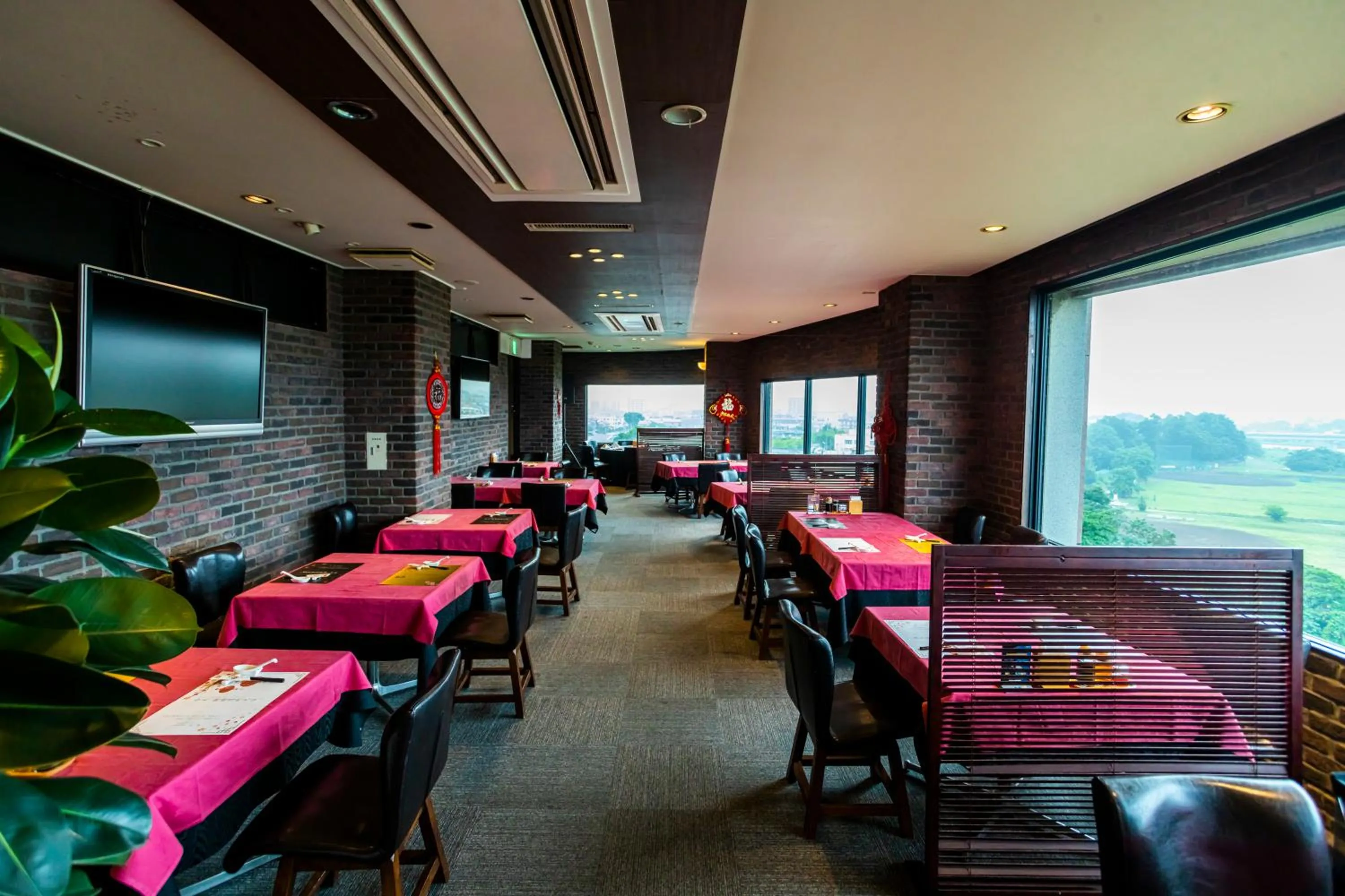 Restaurant/places to eat in Hotel Sanderson