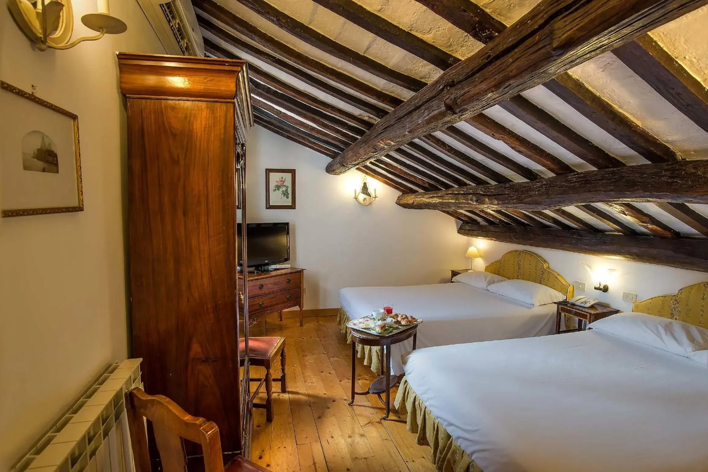 Triple Room in Hotel Fontana Triple Room in Hotel Fontana