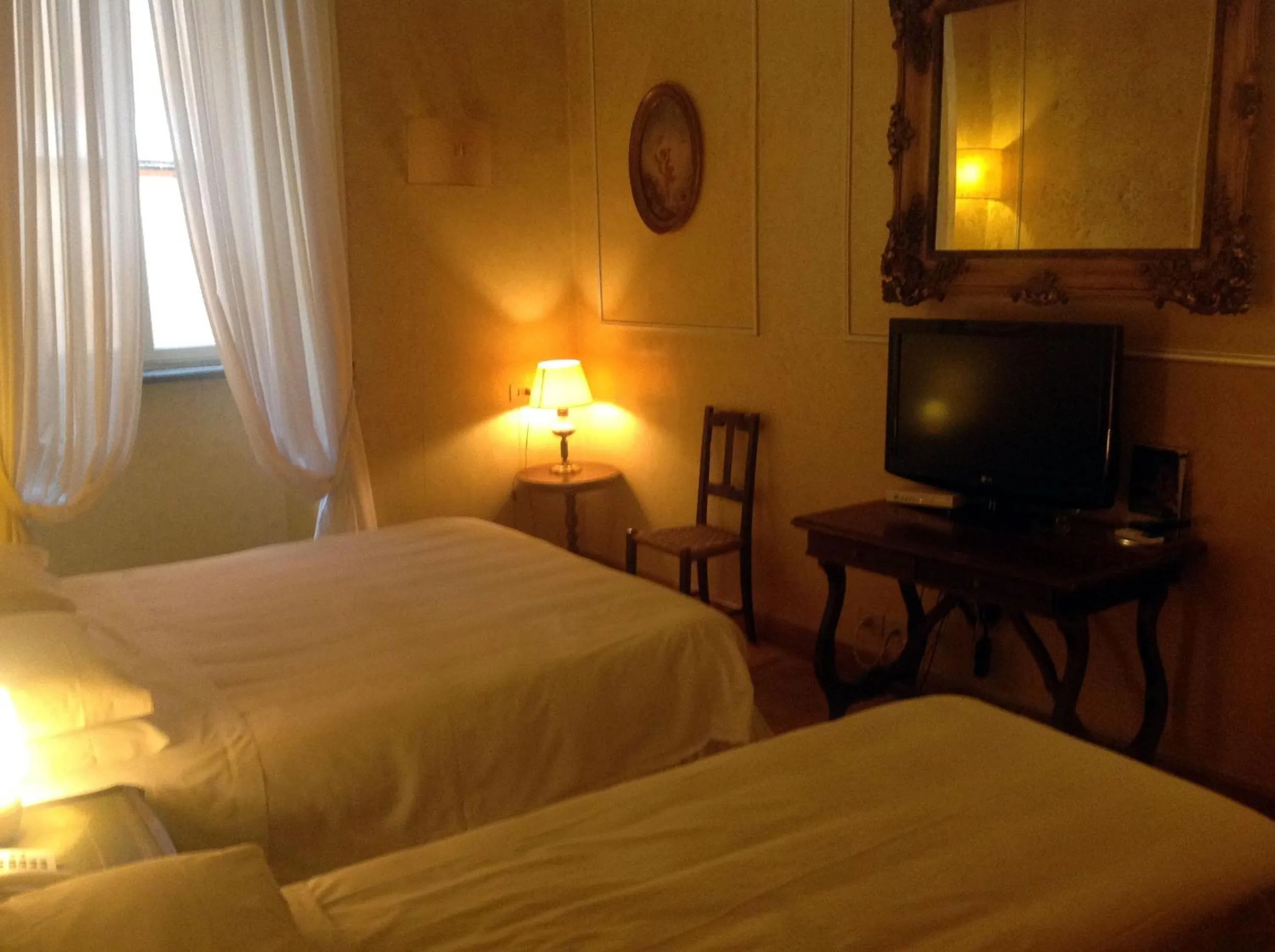 Photo of the whole room, Bed in Hotel Fontana
