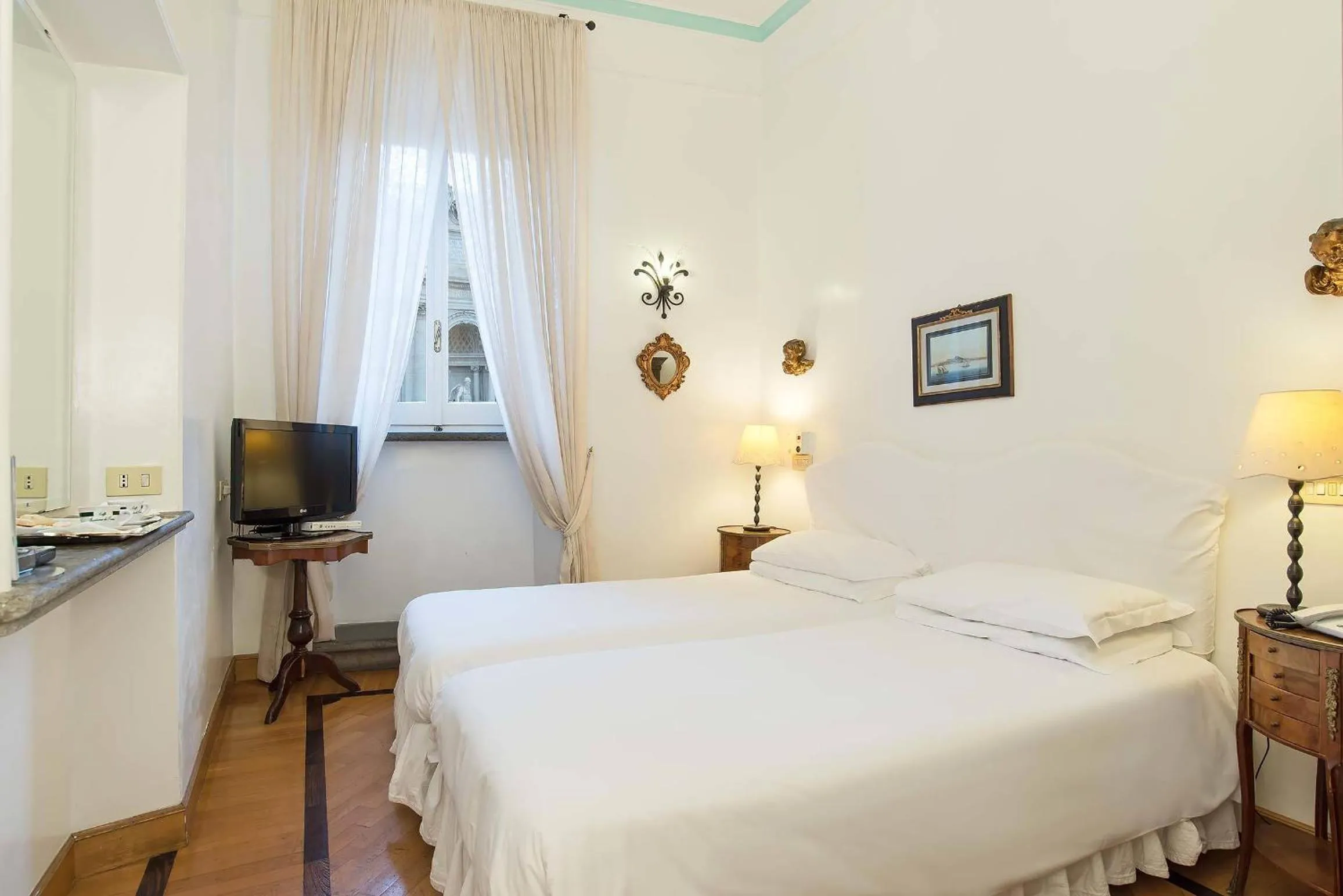 Photo of the whole room, Bed in Hotel Fontana