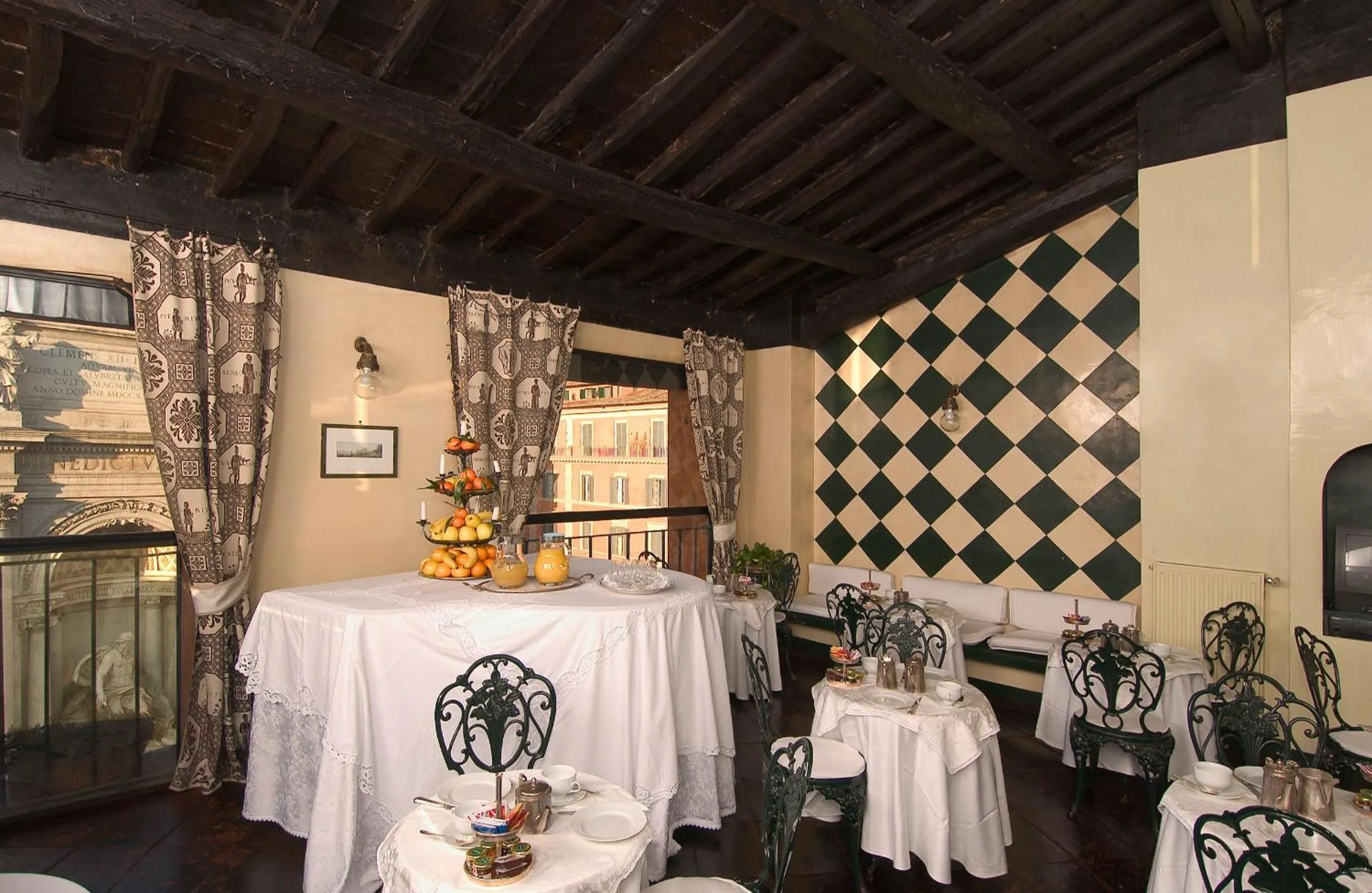 Restaurant/places to eat in Hotel Fontana