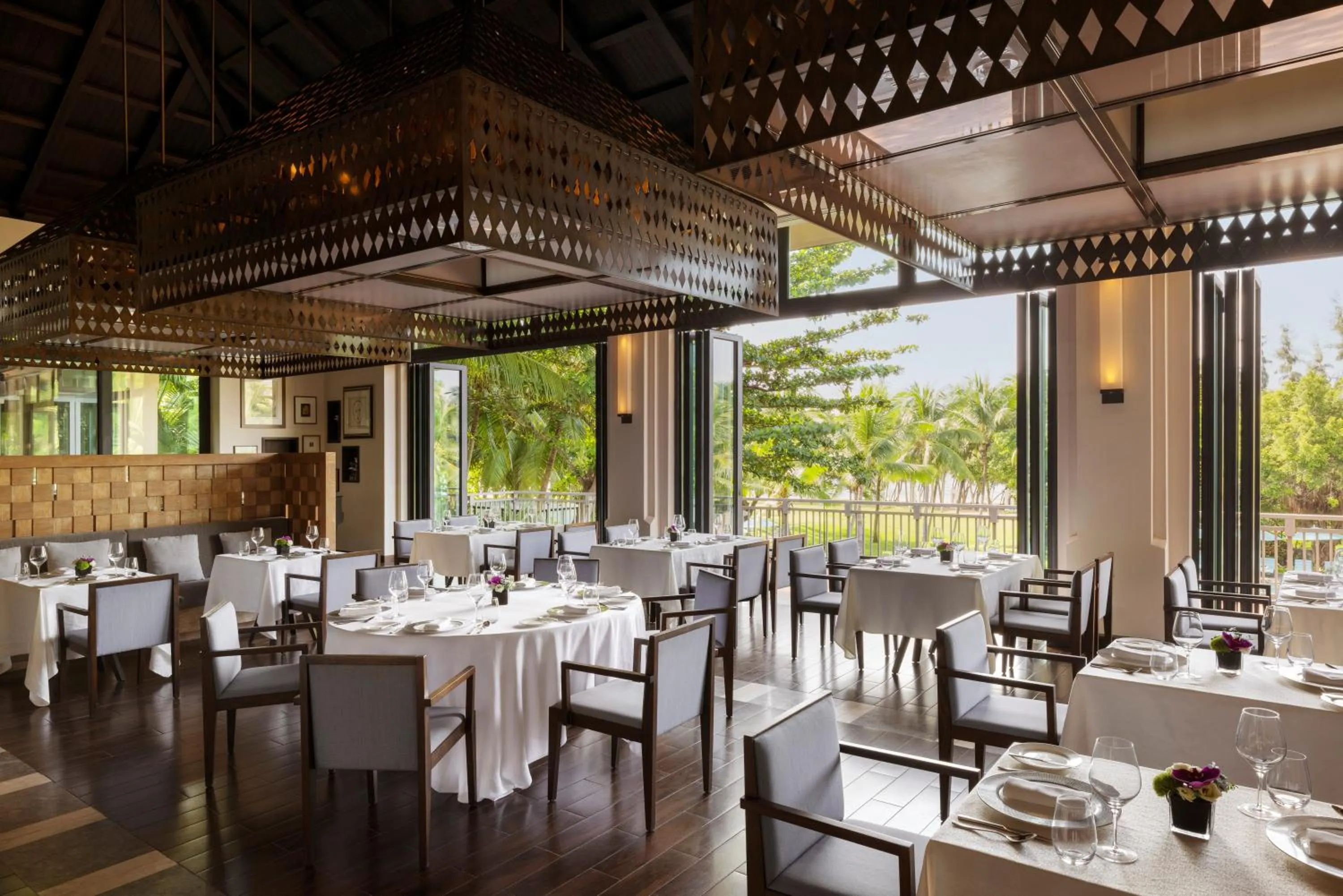 Restaurant/places to eat in Raffles Hainan Clear Water Bay