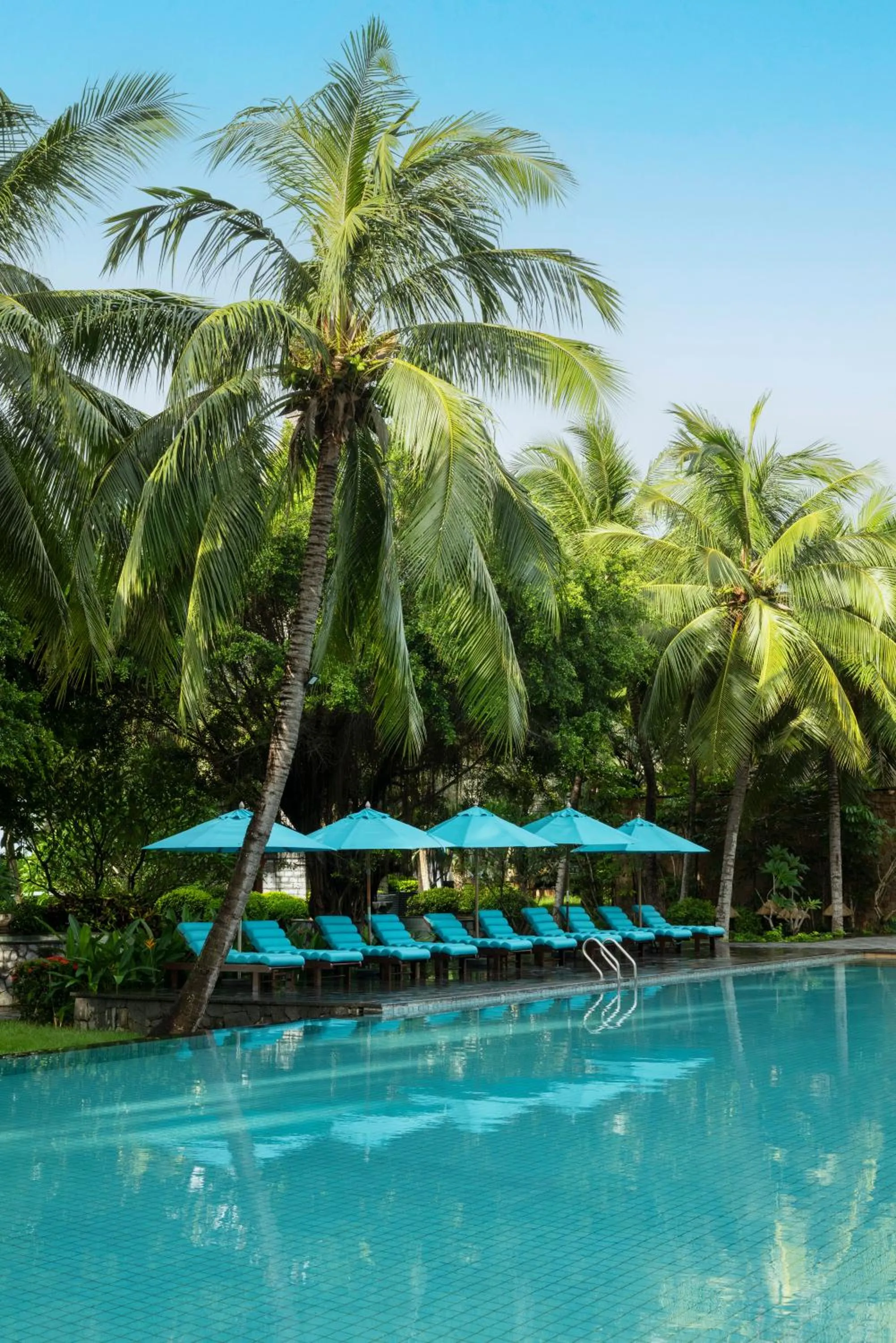 Swimming pool in Raffles Hainan Clear Water Bay