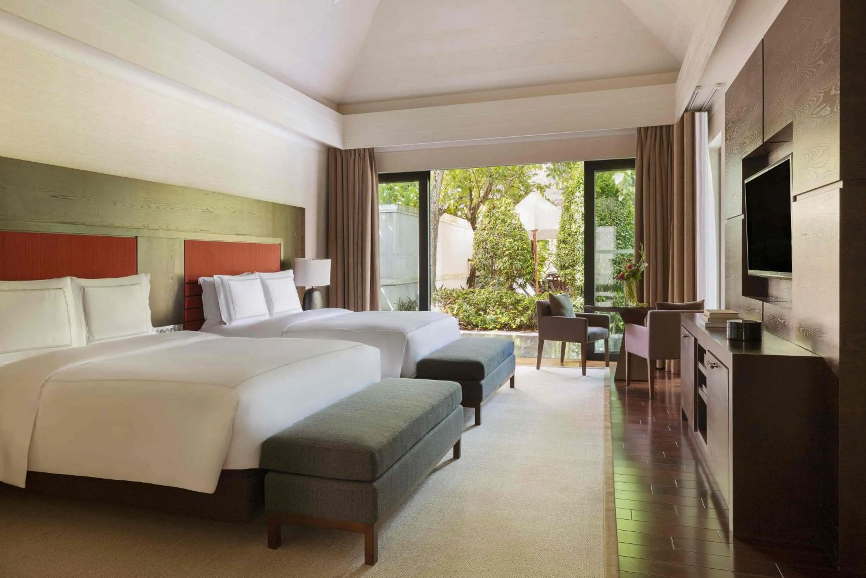 Photo of the whole room, Bed in Raffles Hainan Clear Water Bay