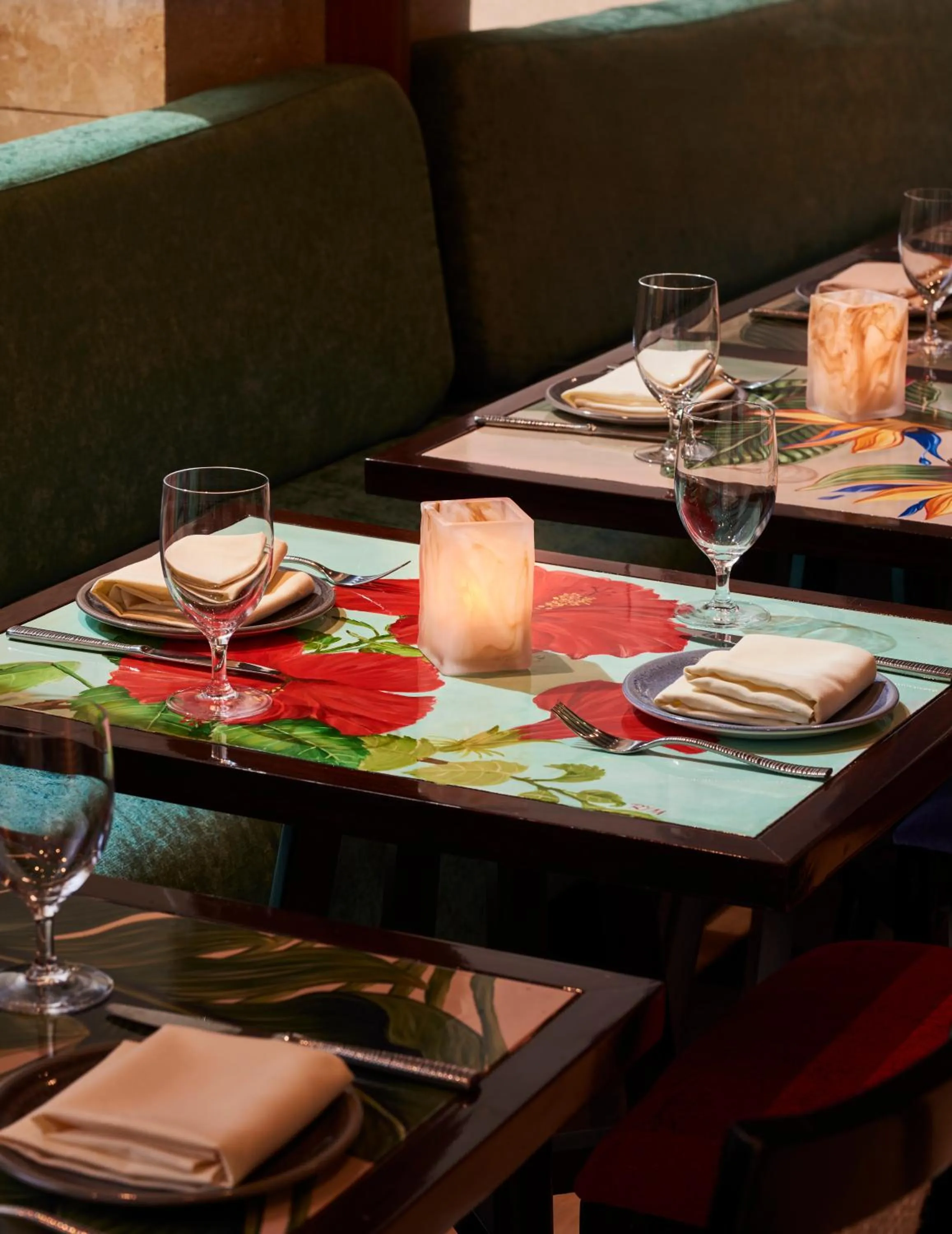 Restaurant/places to eat in Radio Hotel