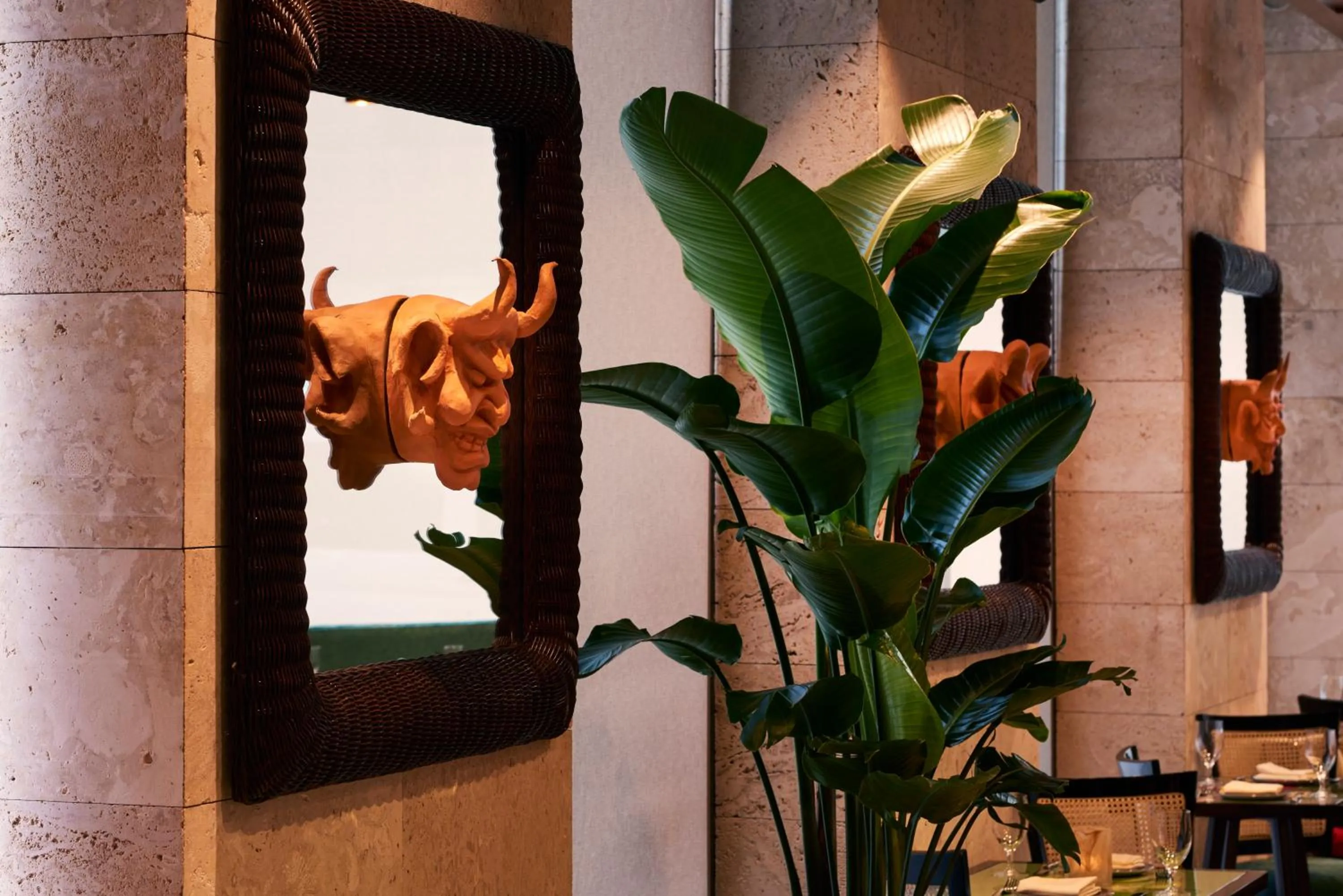 Restaurant/places to eat in Radio Hotel