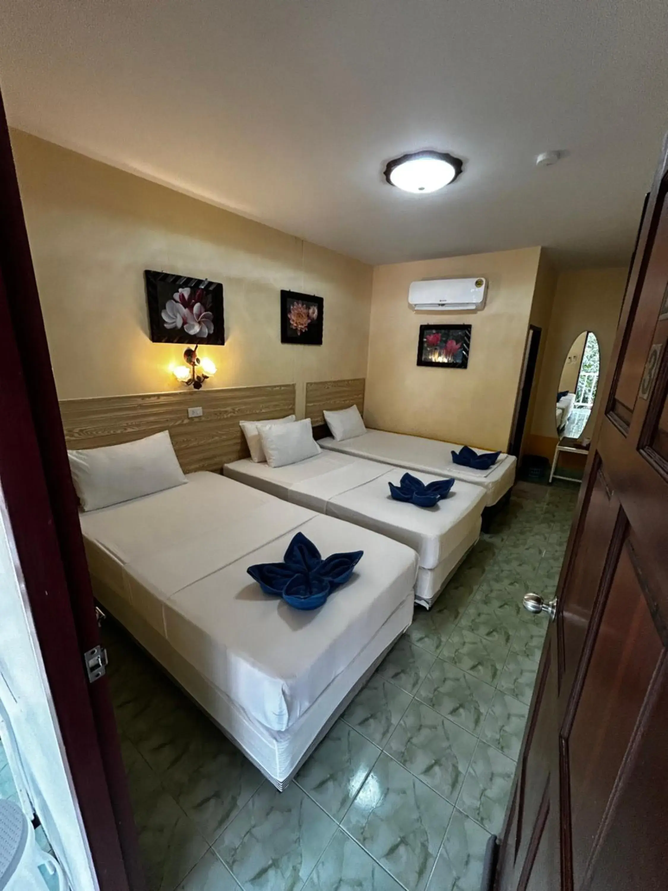 Superior Triple Room in Coco's Guest House Superior Triple Room in Coco's Guest House