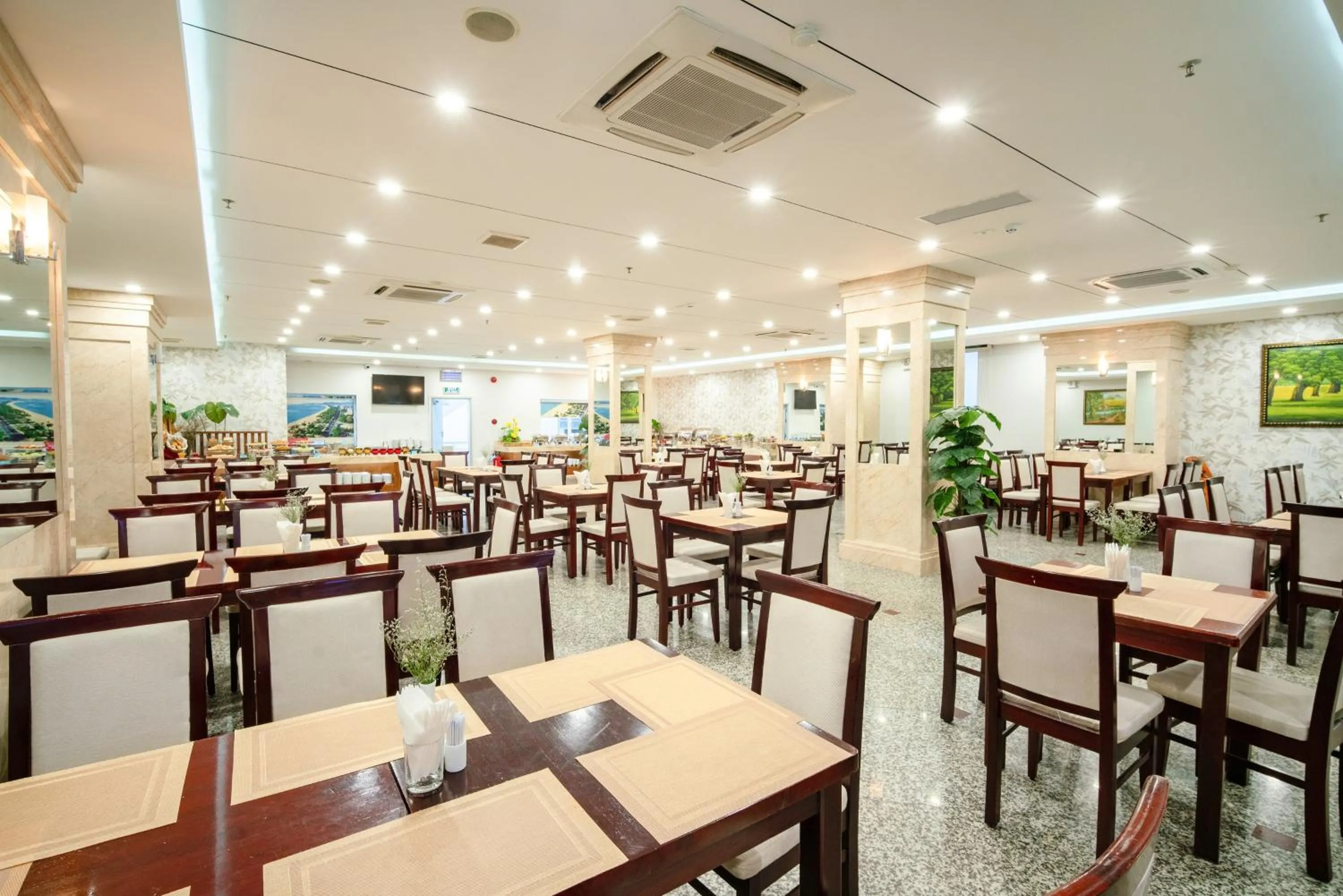 Restaurant/places to eat in Galliot Hotel Nha Trang