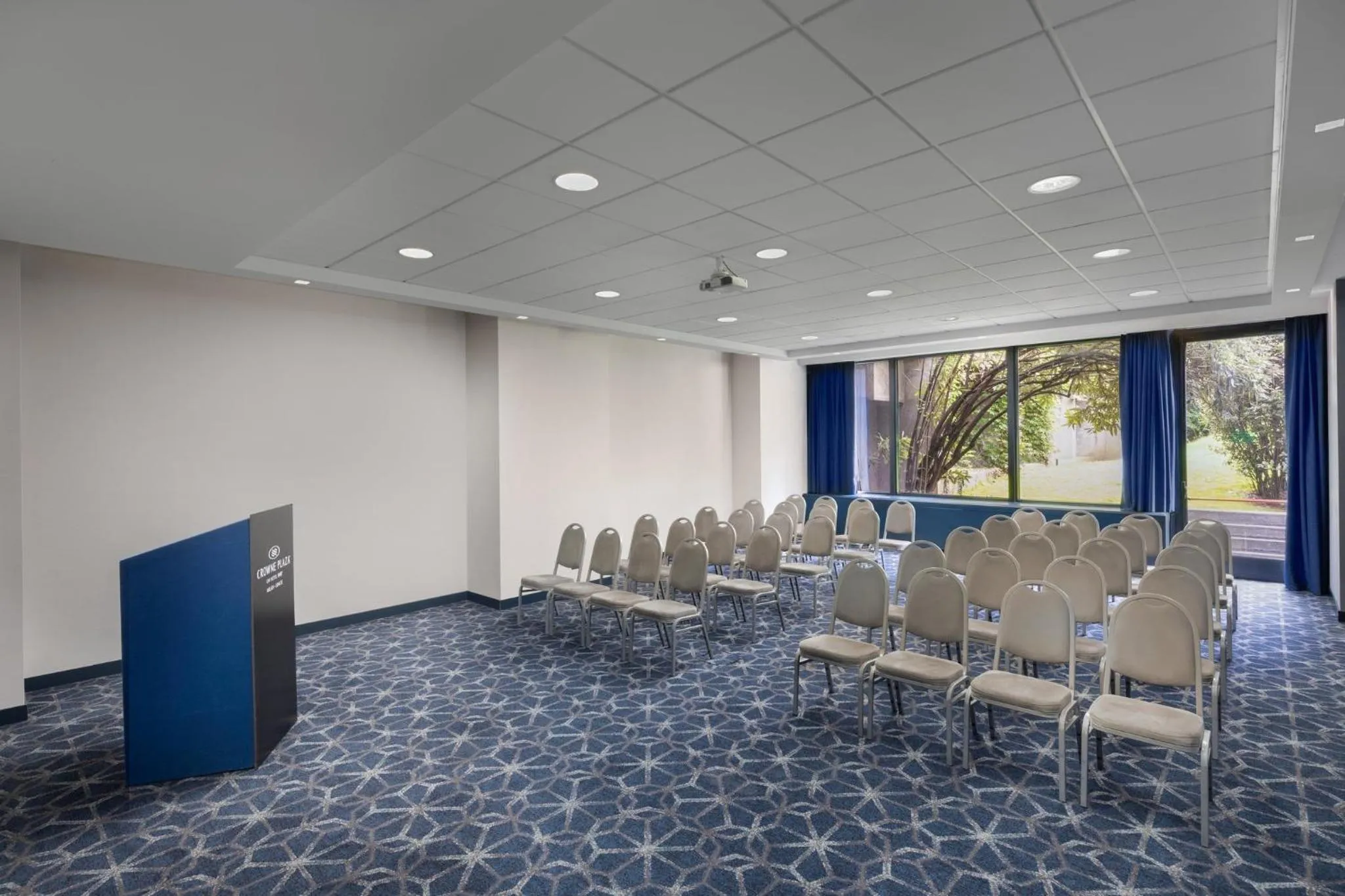 Meeting/conference room in Crowne Plaza Milan Linate by IHG