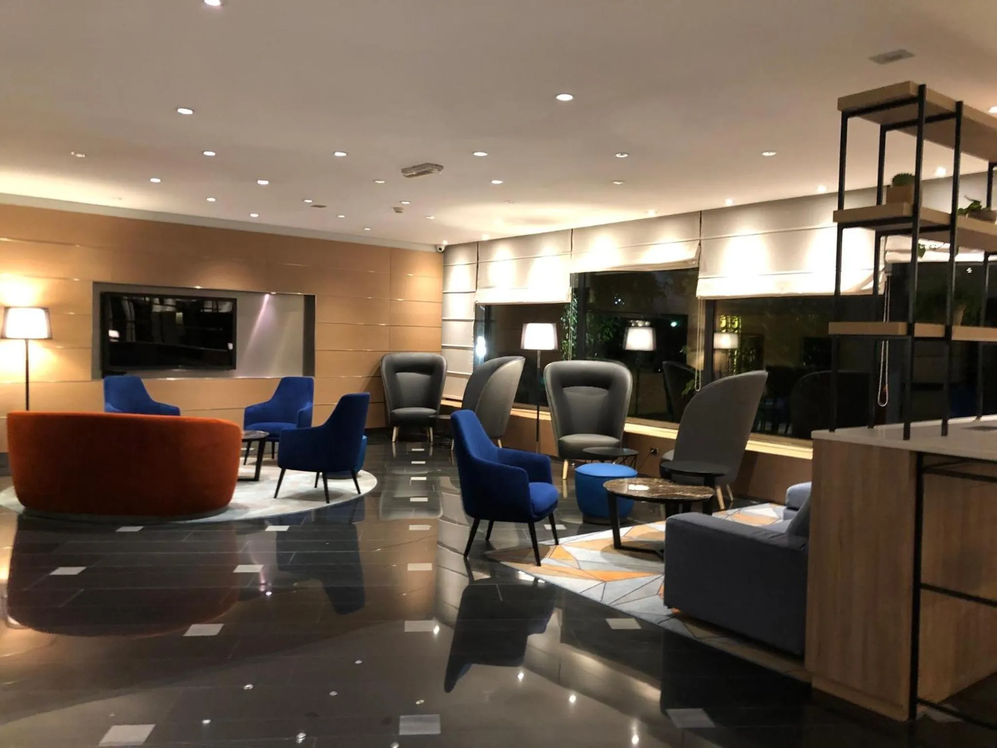 Lounge or bar in Crowne Plaza Milan Linate by IHG