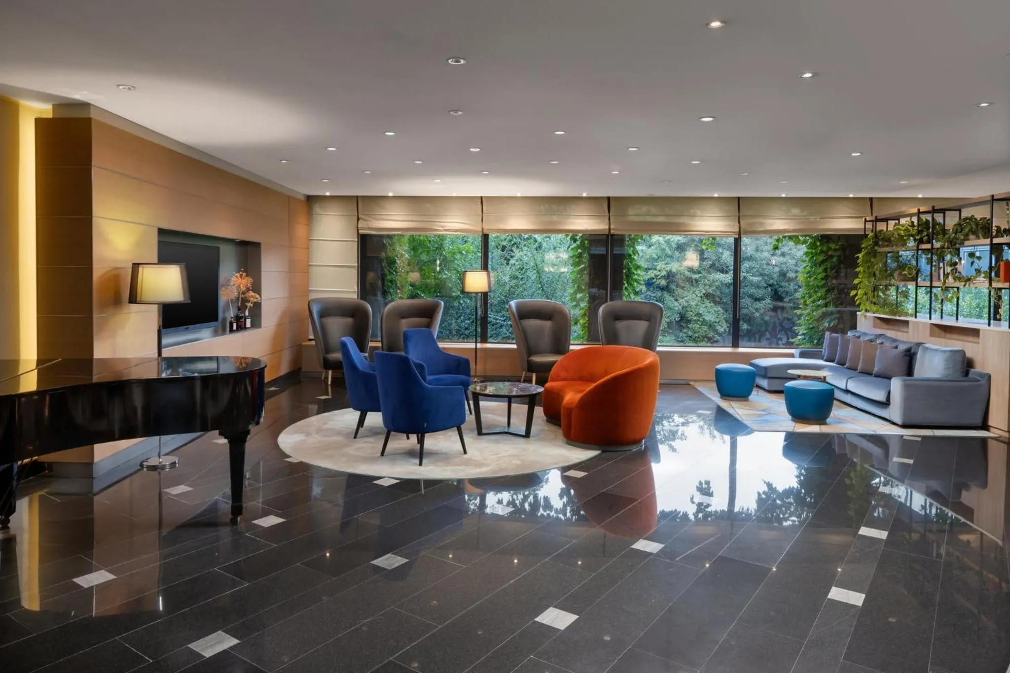 Lounge or bar in Crowne Plaza Milan Linate by IHG