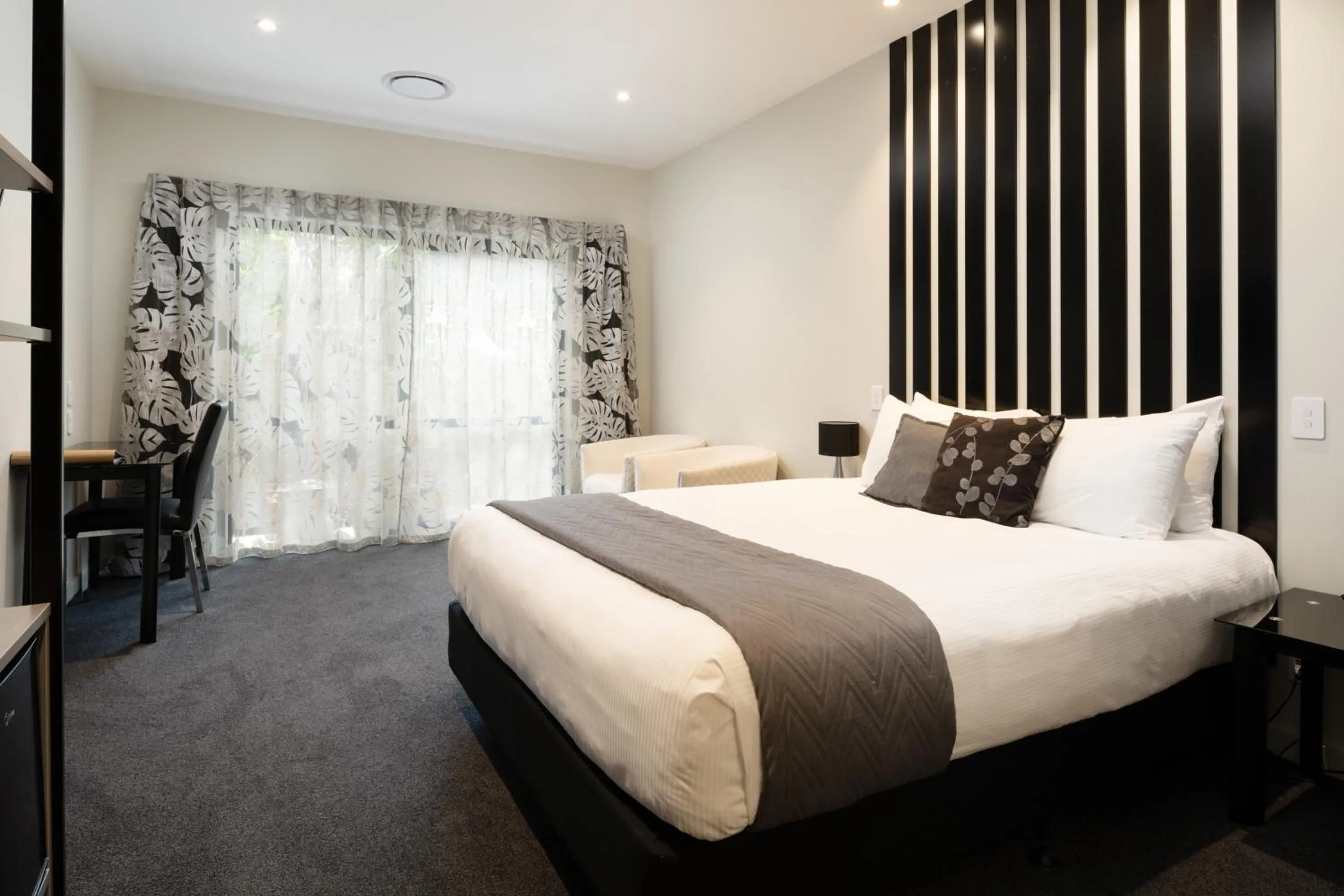 Bed in Riverside Hotel Marlborough