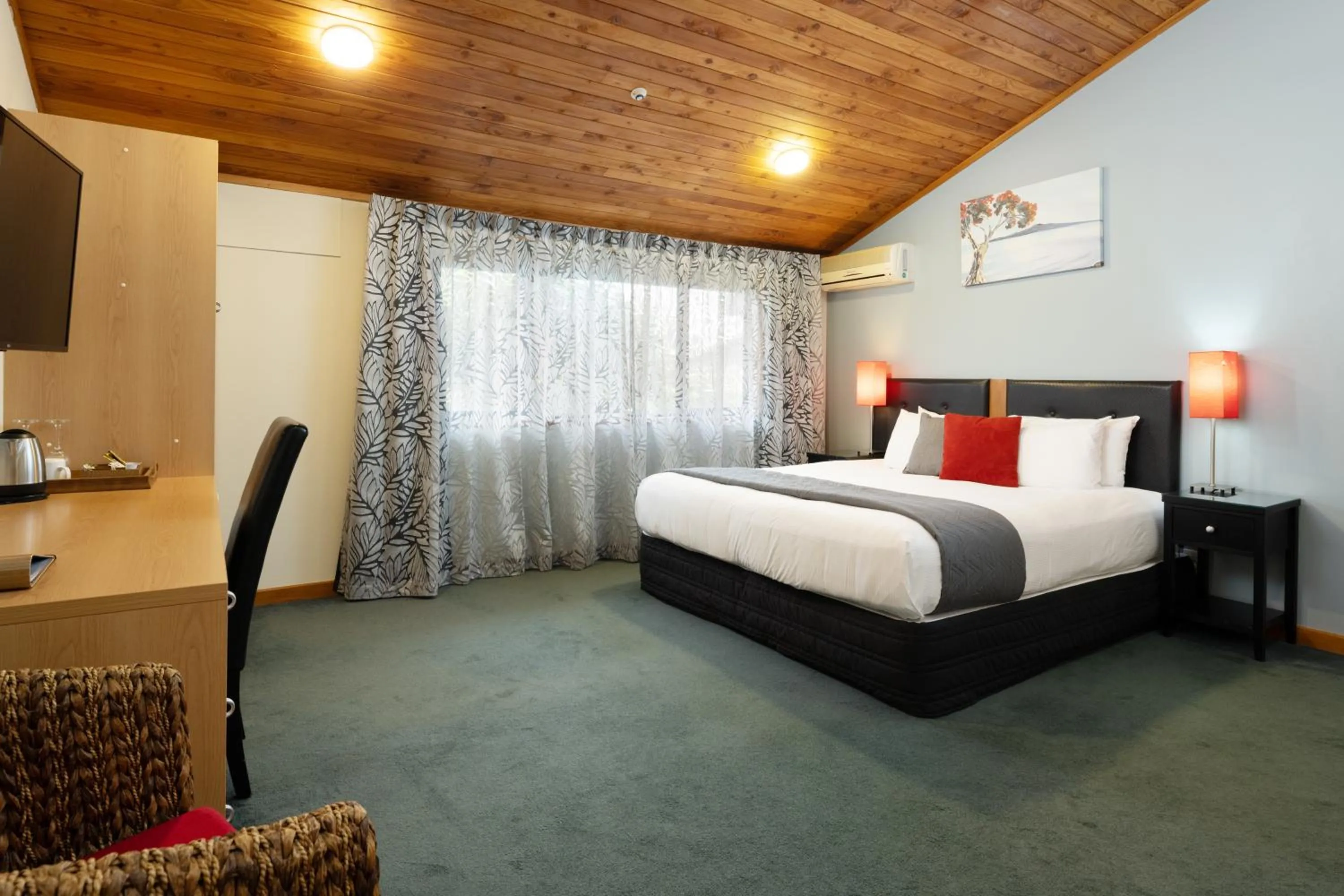 Bed in Riverside Hotel Marlborough